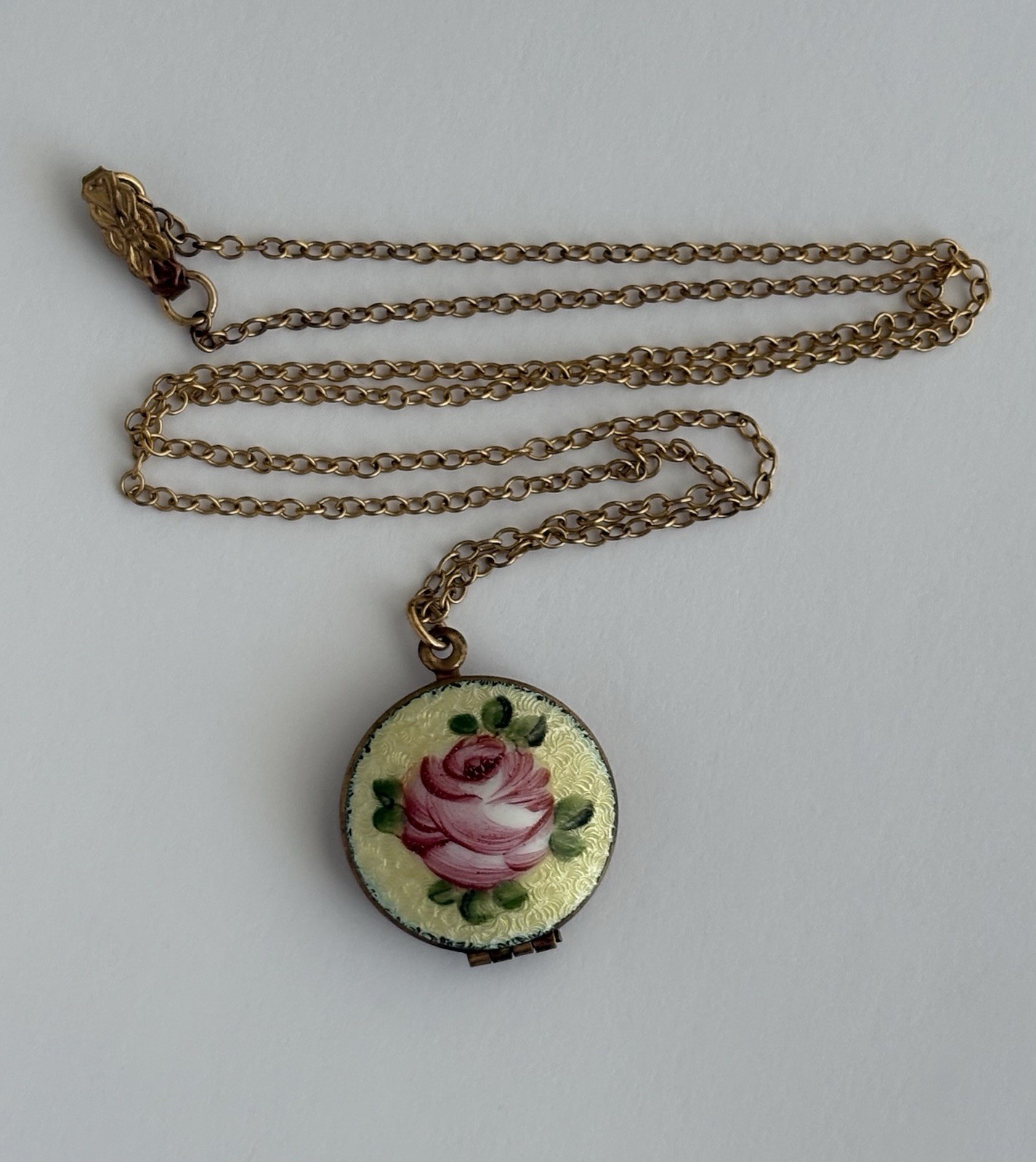 GOLD FILLED FRENCH ENAMEL ROUND LOCKET ROSE 18” NECKLACE 6.10 GRAMS VINTAGE