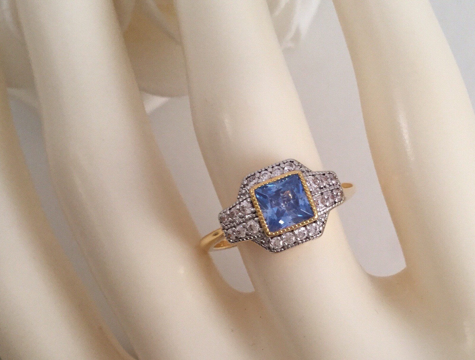 Vintage Jewellery Gold Ring Blue Topaz White Sapphires Antique Deco Jewelry