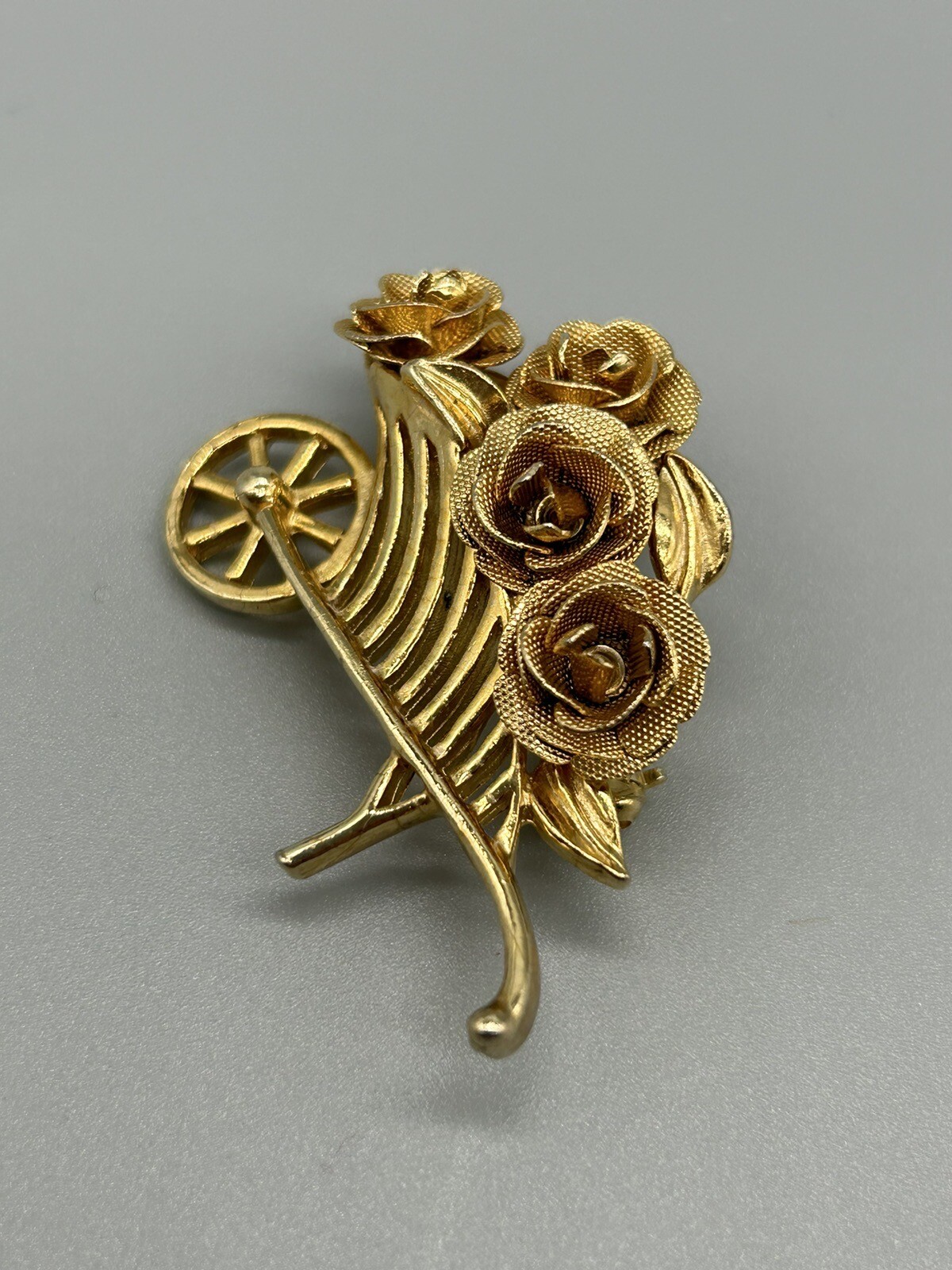 Brooks Textured Flowers Rose Bouquet Wheelbarrow Gold Tone Brooch Pin