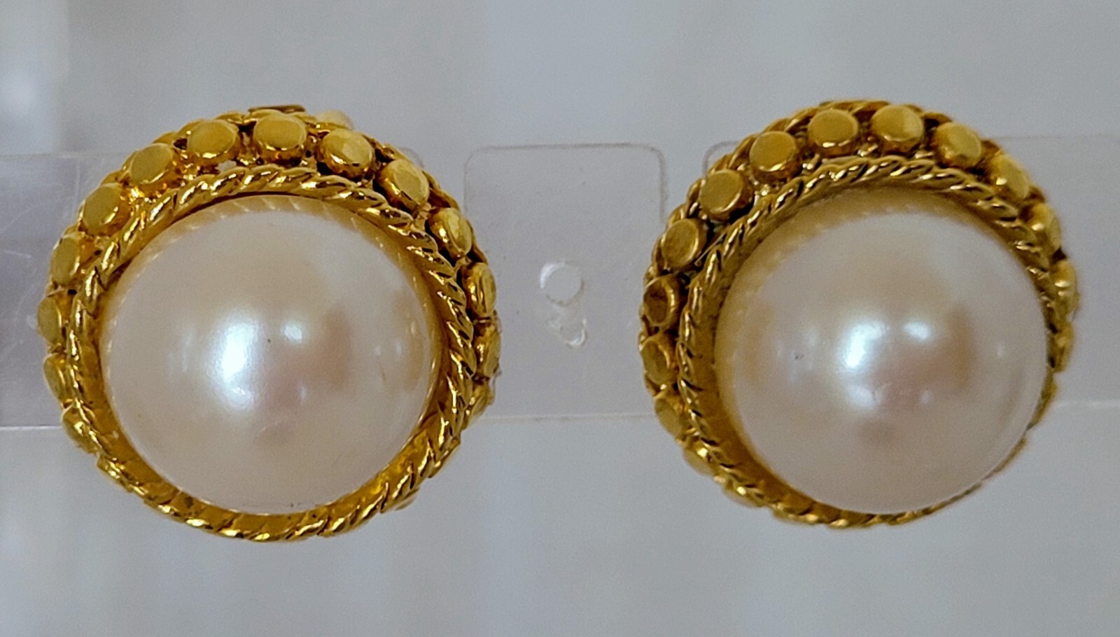 Vintage Tacoa Clip-on Earrings ~ Faux Pearls w/Gold Band ~ 7/8″ D ~ in Box ~ EUC