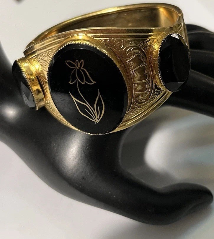 Vtg Victorian Morning Revival Gold Tone Etched Flower Motif Wide Hinged Bracelet