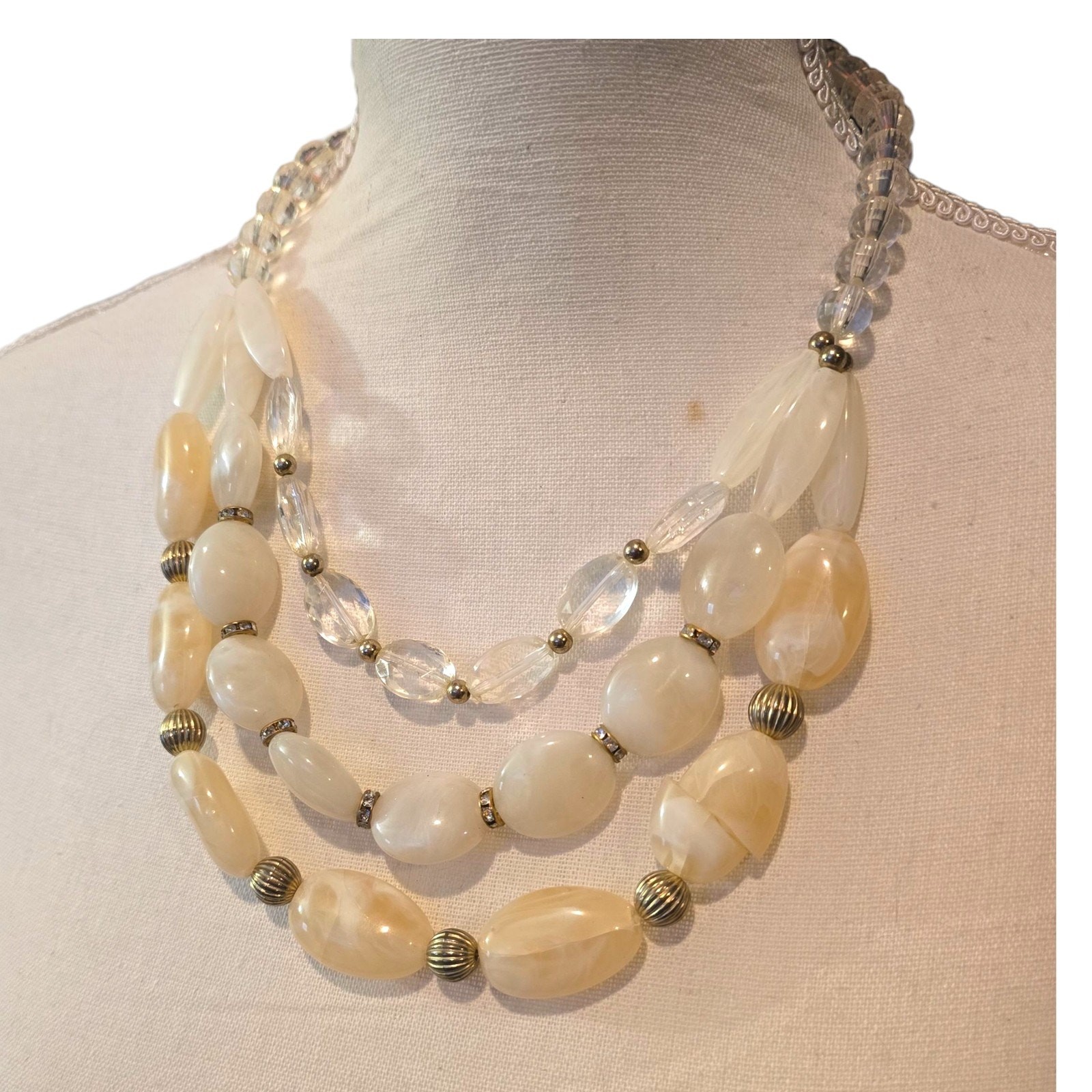 Vintage Necklace Chunky Cream Acrylic Oval Beads Silver Tone Spacers 21″ SKU2275