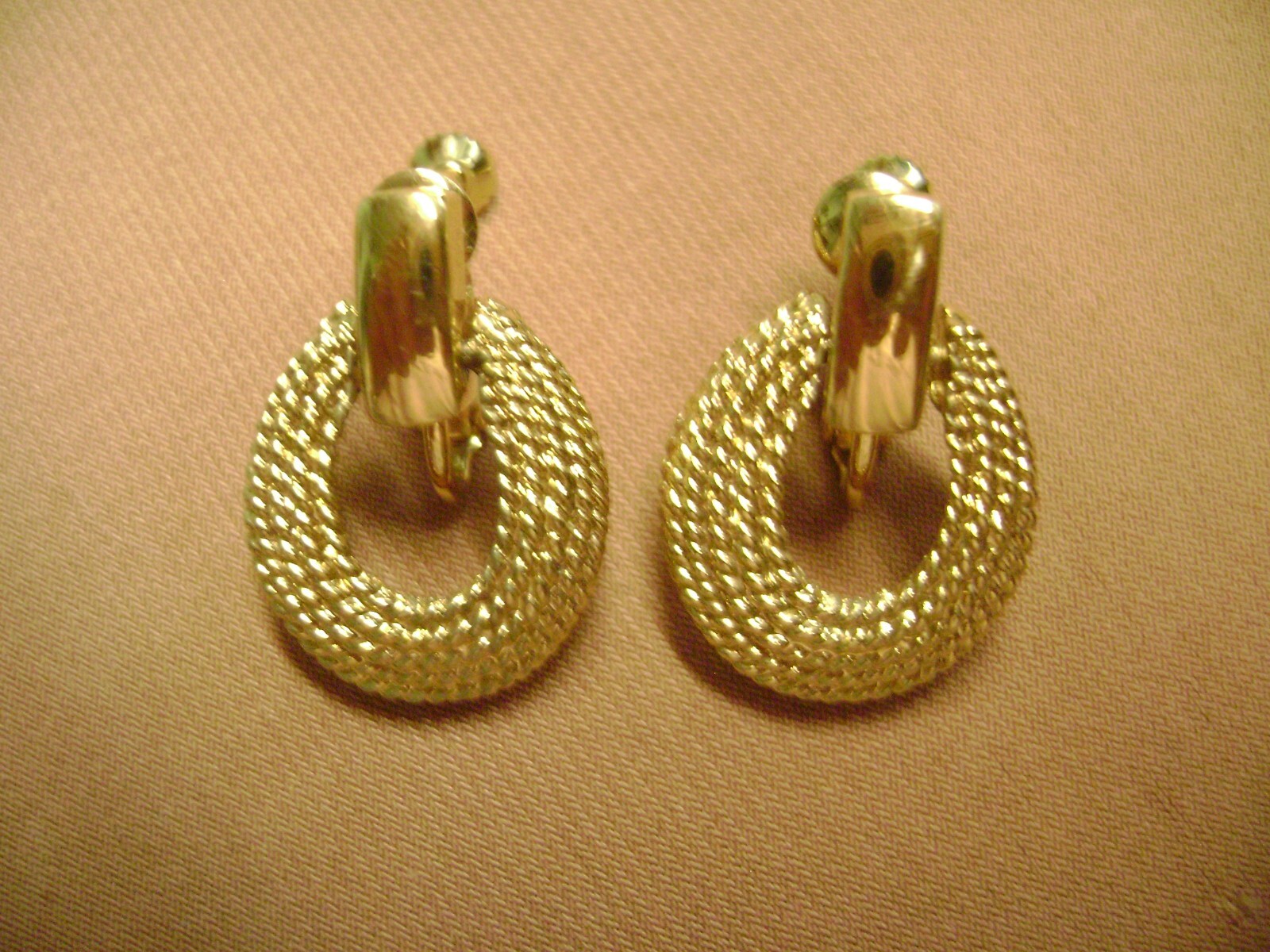 VINTAGE SIGNED NAPIER OVAL ROPE DOOR KNOCKER ADJUSTABLE CLIP ON EARRINGS!!!