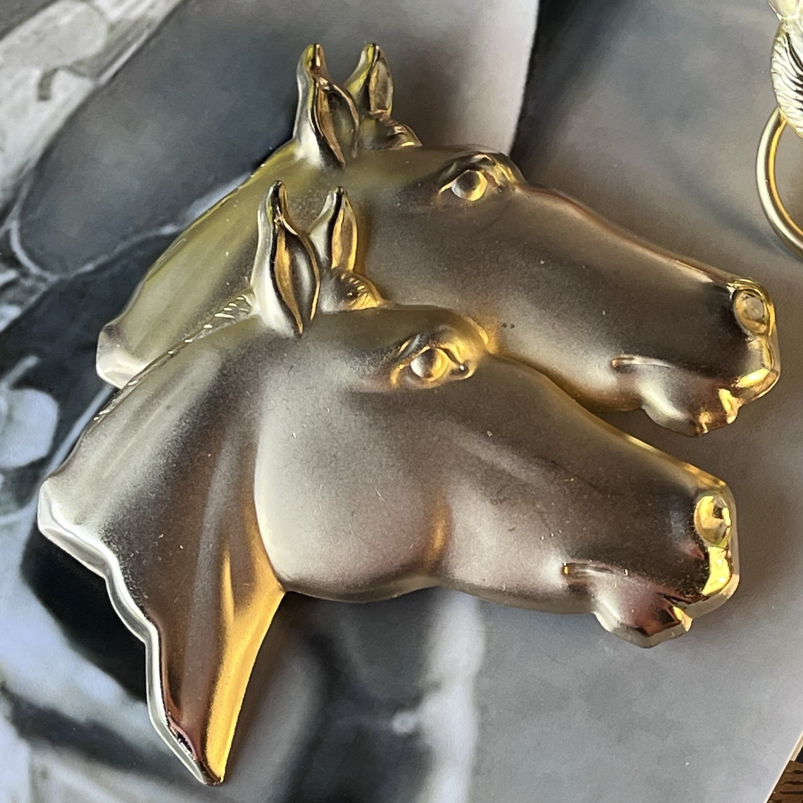 Vtg Gold Tone Twin Horse Head Brooch & Matching 1” Post Earrings Set – 2.25”