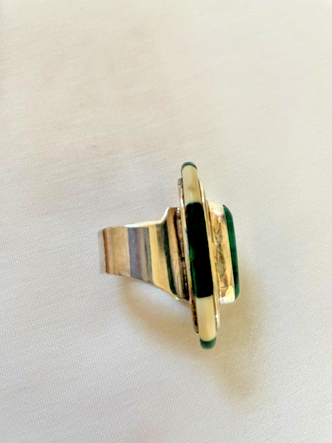 Vintage South Western Sterling Silver Ring with Malachite and White Inlay Size 8