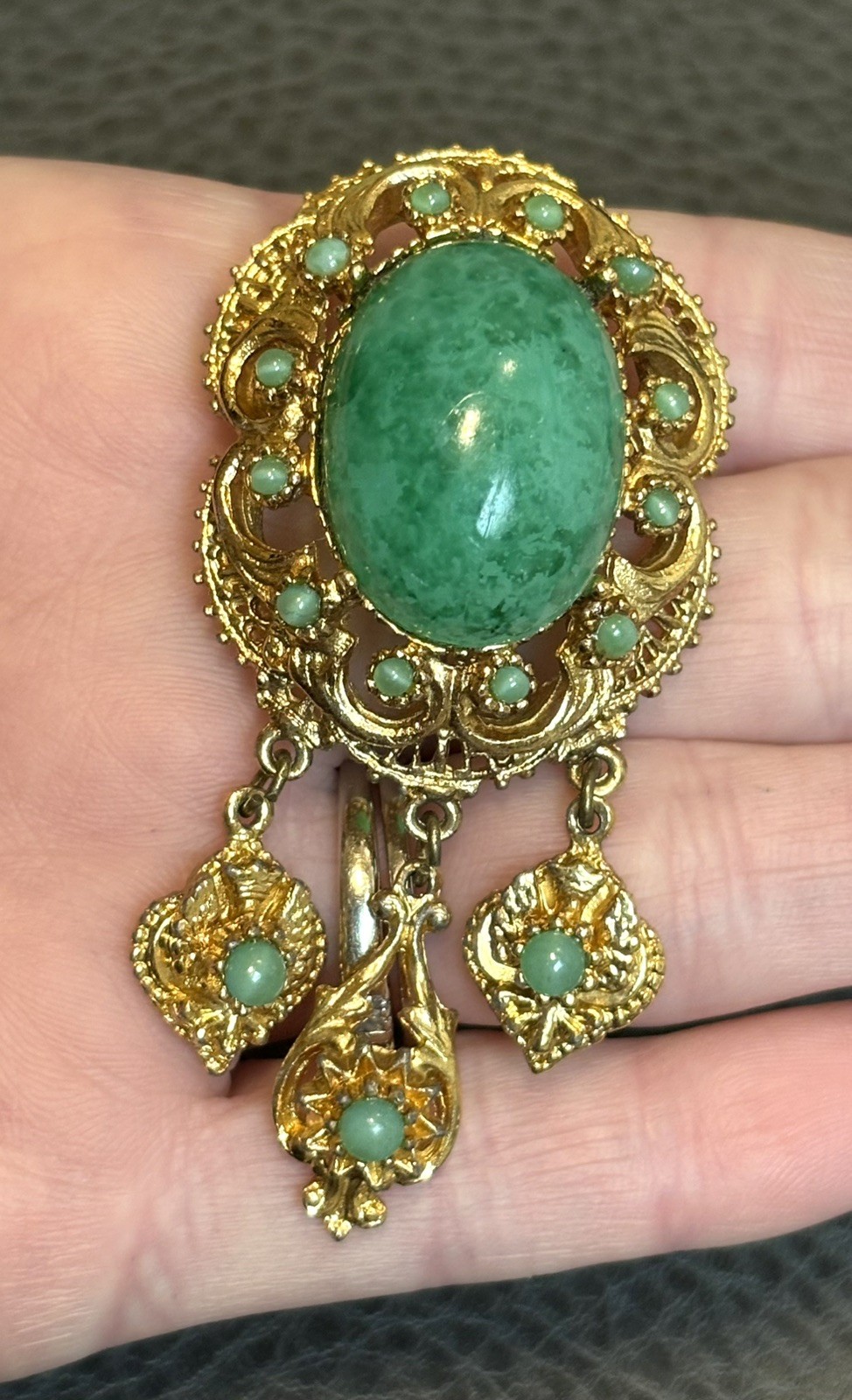Vintage Green Faux Peking Glass Gold Tone Oval 3 Dangle Charms Drops Brooch