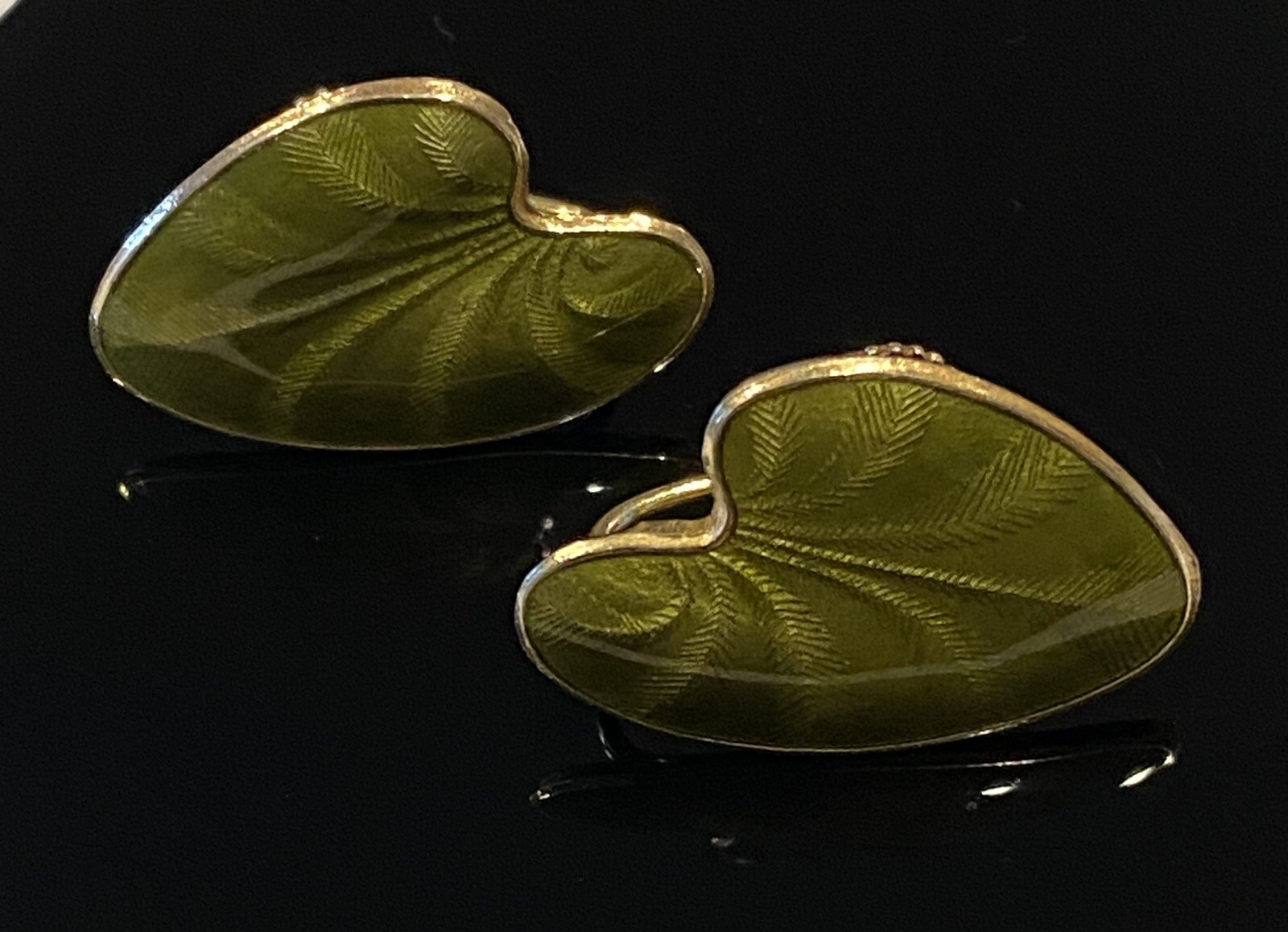Beautiful Sterling Finn Jensen Norway Lime Green Enamel Lily Pad Earrings 5.14gr