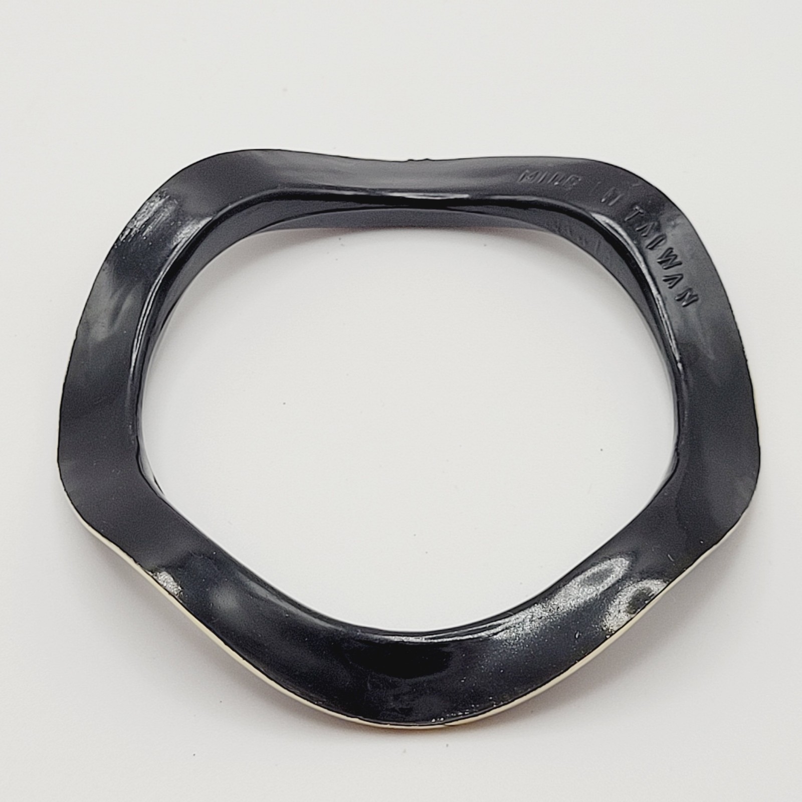 5 Black Color Different Shape Size Bangle Bracelet Retro Style Vintage 1980s