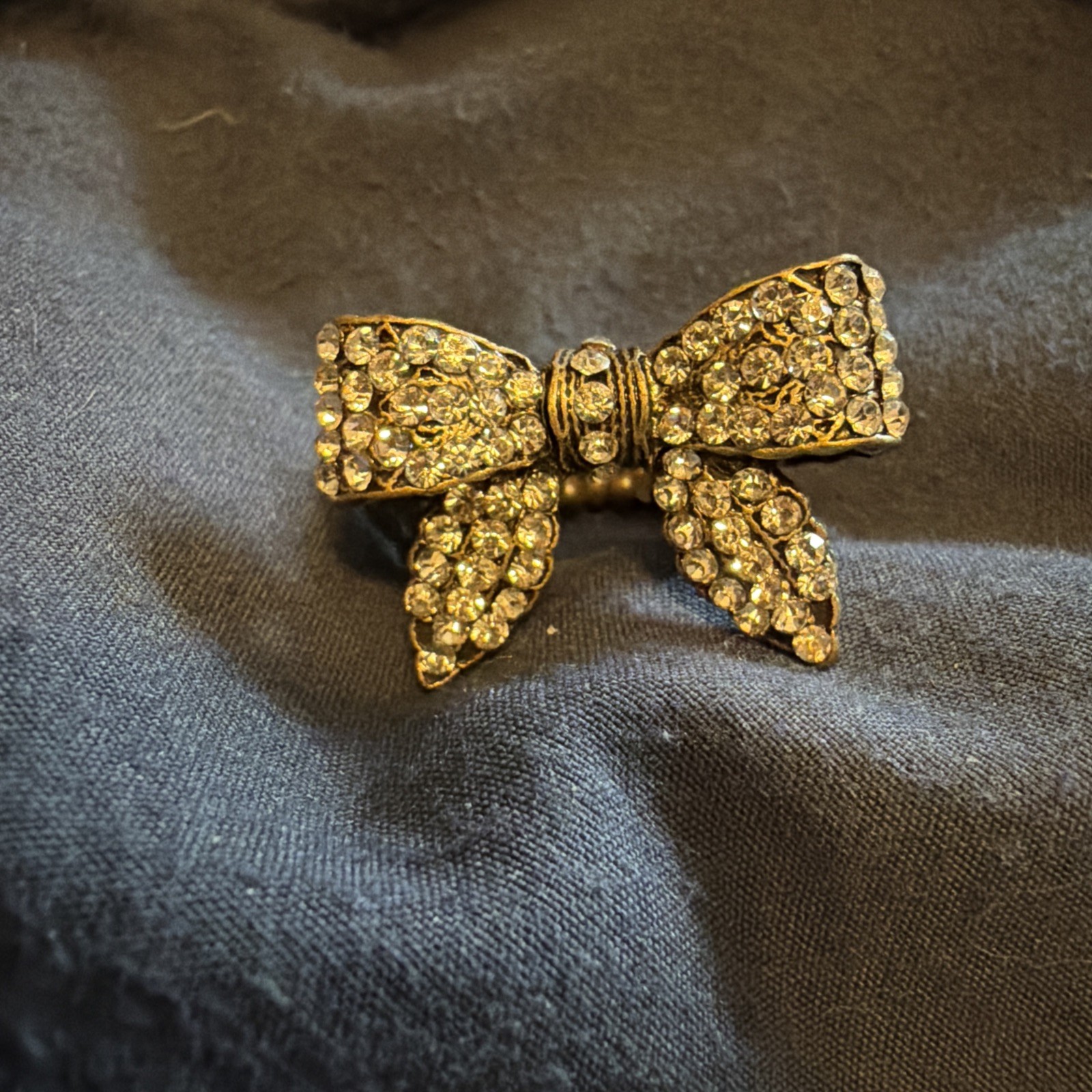 VINTAGE BIG CRYSTAL RHINESTONE BOW RING (Stretch band)