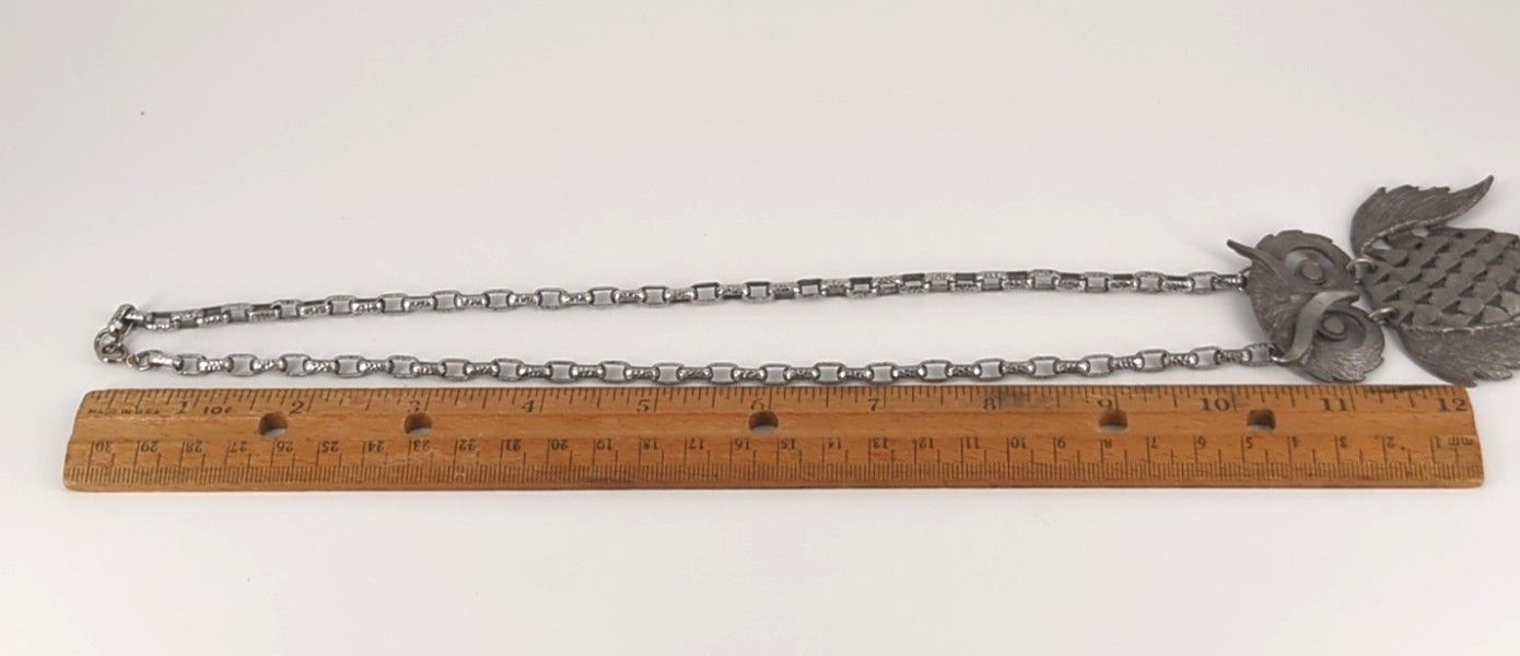 Vintage Pewter Tone Large Articulated Owl Hammered Oval Link 20″ chain Necklace