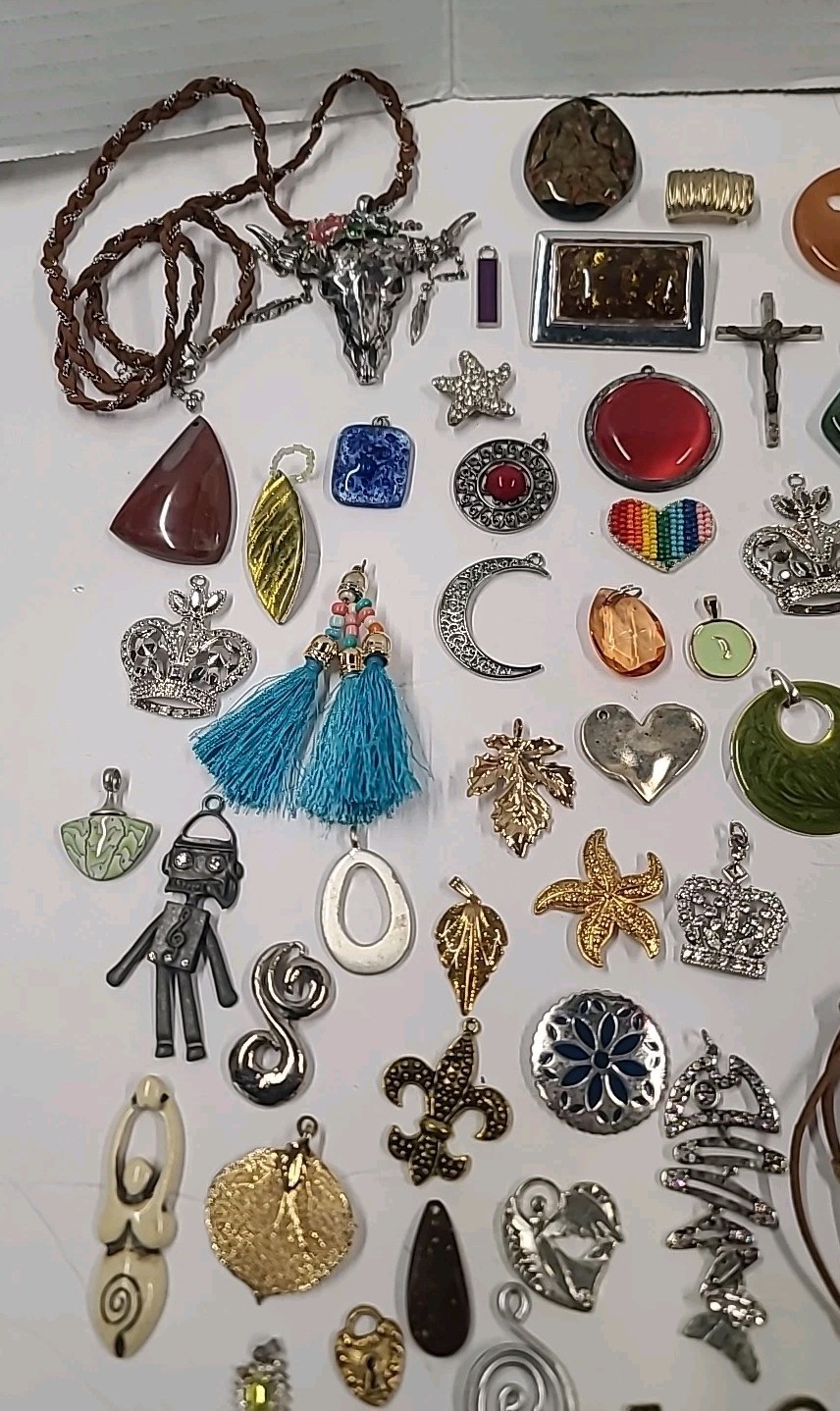 Vtg Pendants Charms Huge Lot Of 100+ Natural Stones Shells Glass Rhinestone