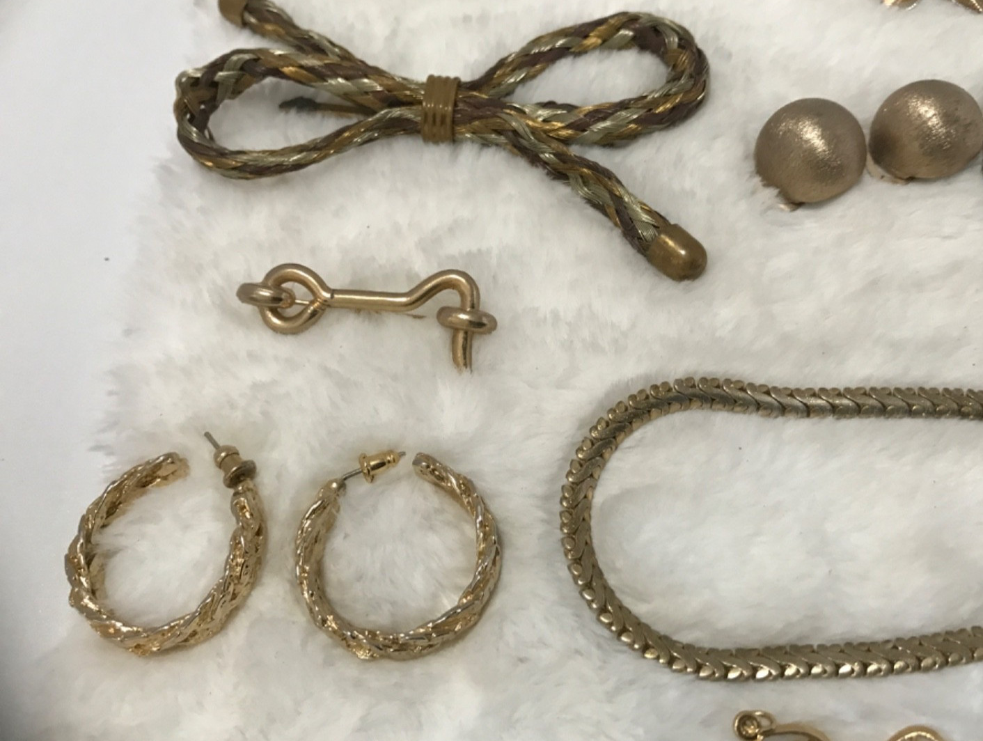 Lot of 14 Unique Gold Tone Costume Jewelry Necklaces Bracelet Brooch Earrings