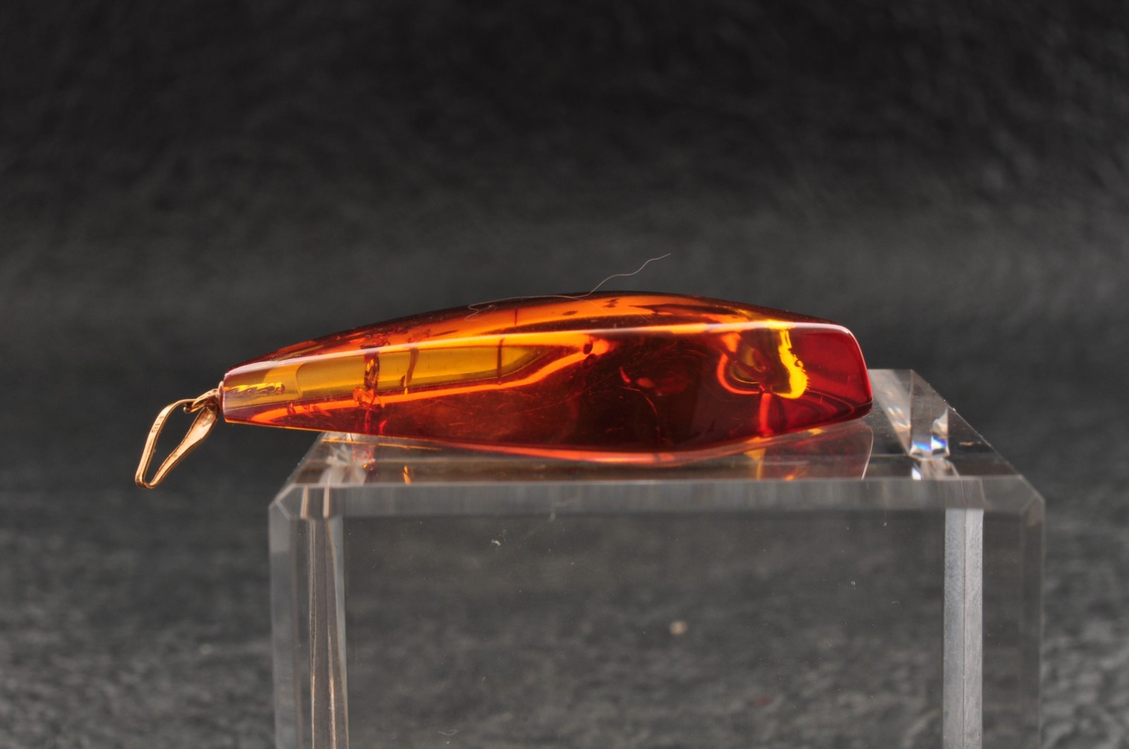 18k gold clasp “KUJI” Amber Pendant top Spindle shape (39mm (1.53in) 16.25ct).