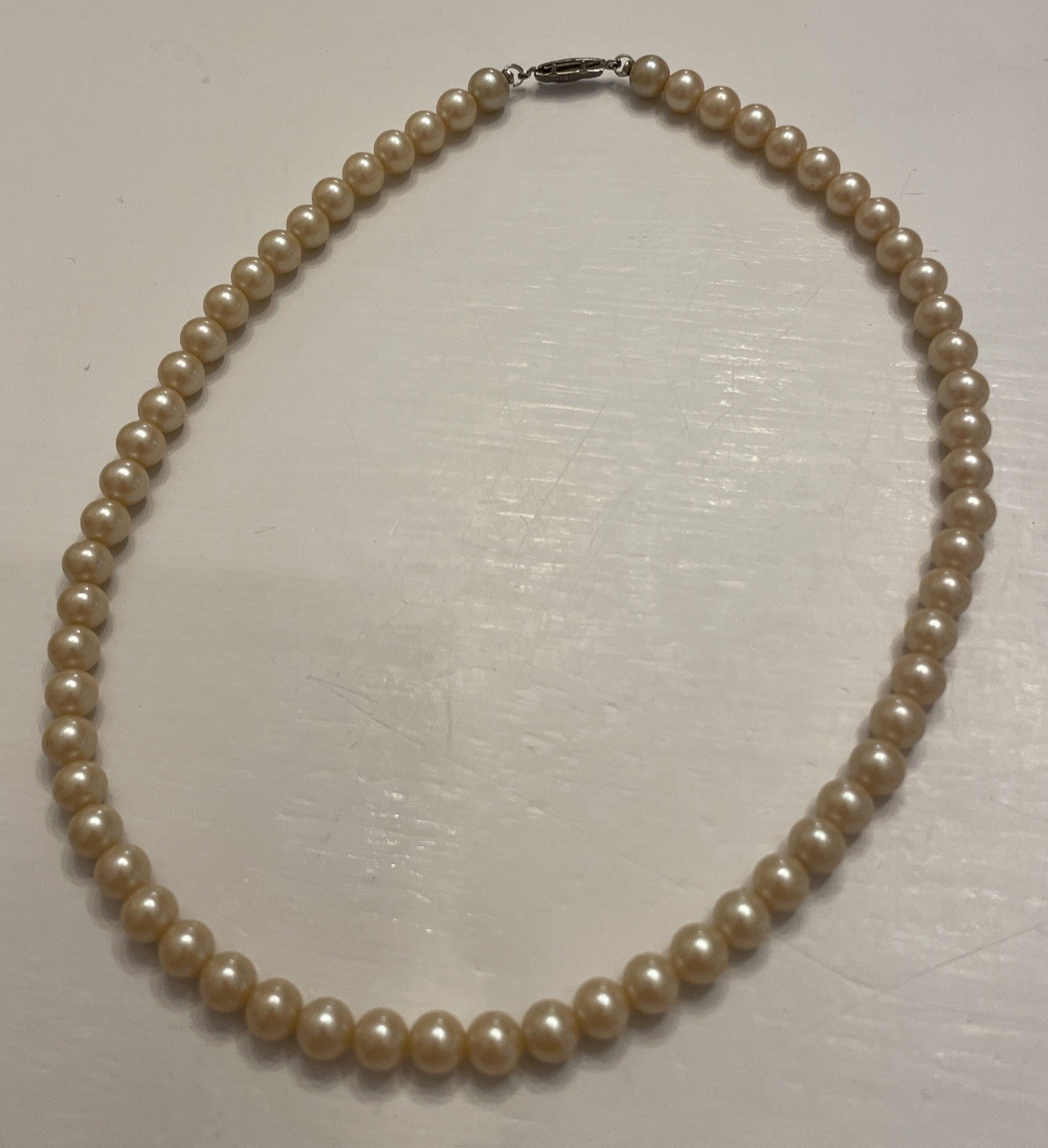 Vtg Classic Pearl Choker 16”Necklace Fish Hook Clasp Champagne Unbranded Japan