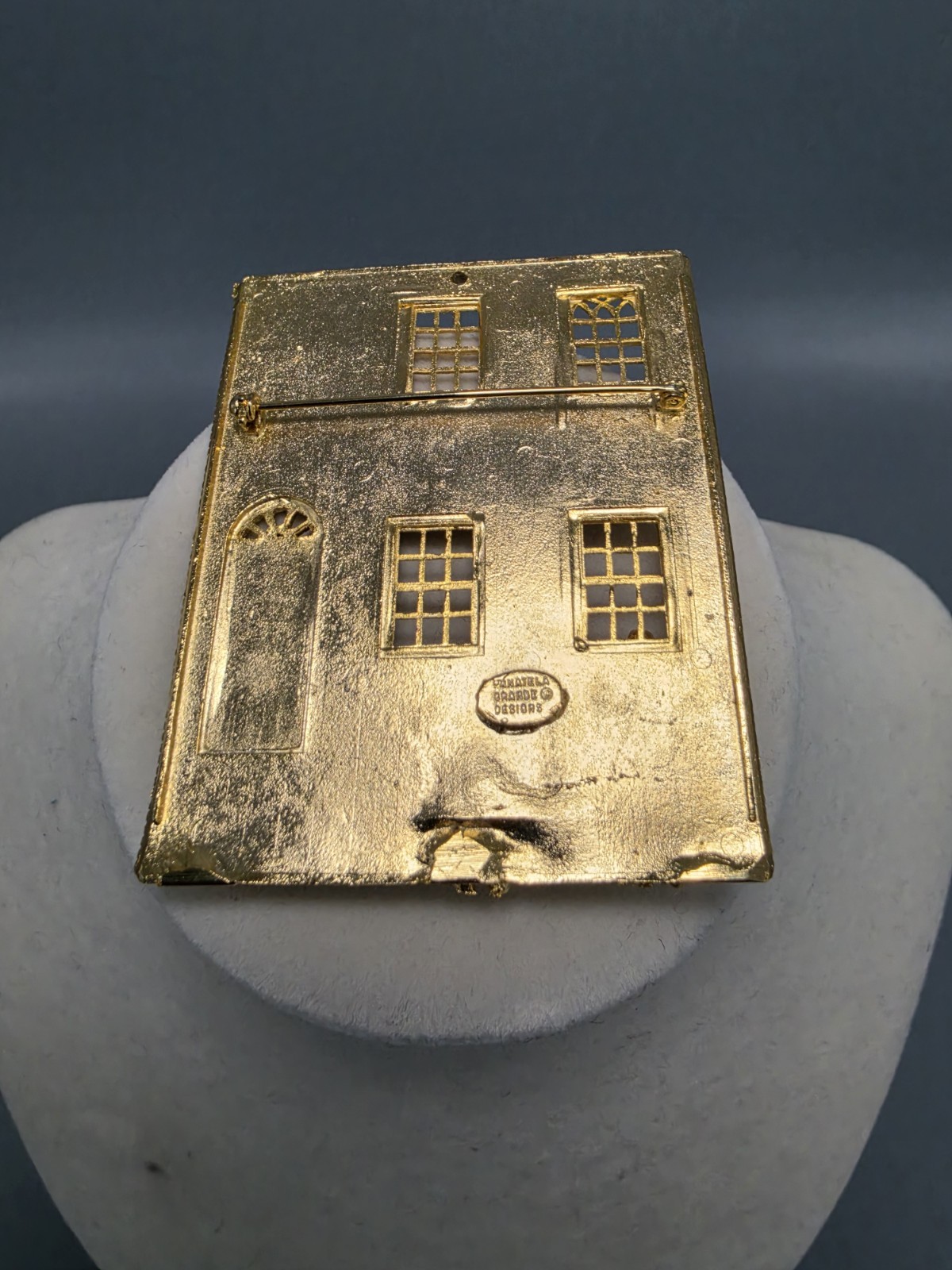 Vintage Panatela Grande Designs Building and Figures Facade Pin/Pendant Unique