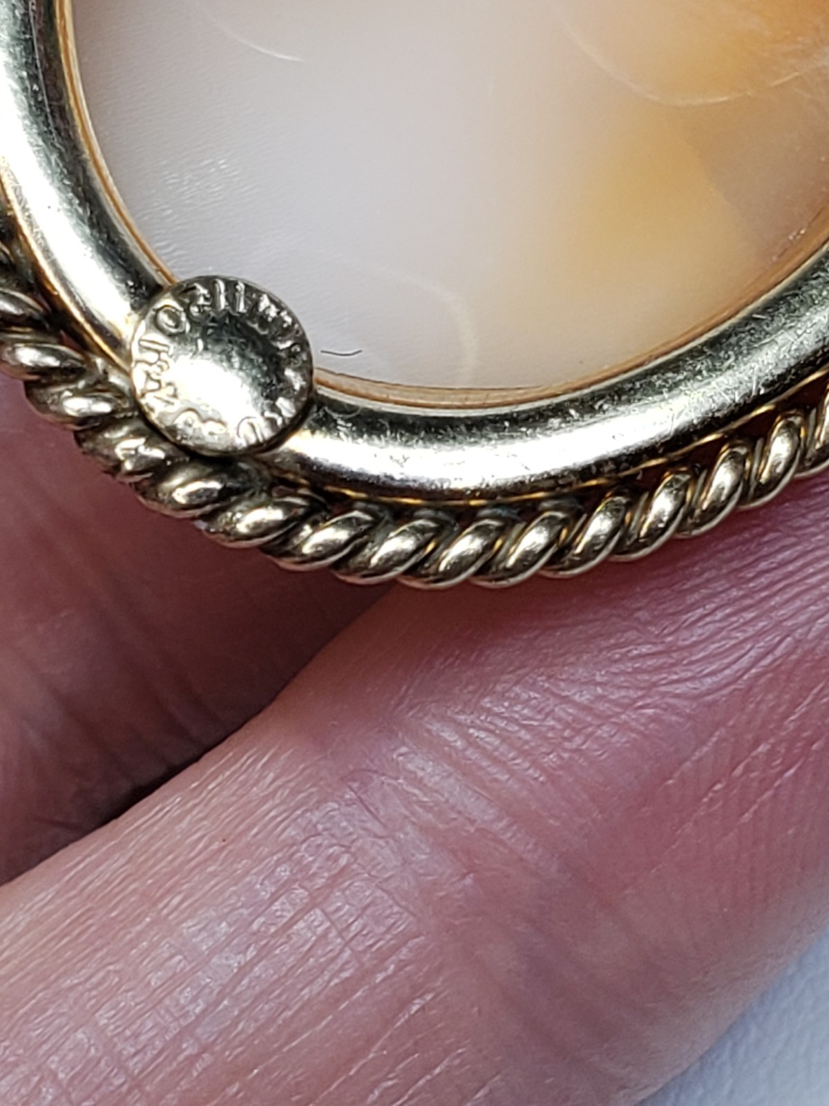 Vintage Antique 8.5g 12k Gold Filled 39X31mm Carved Cameo Brooch Pendant