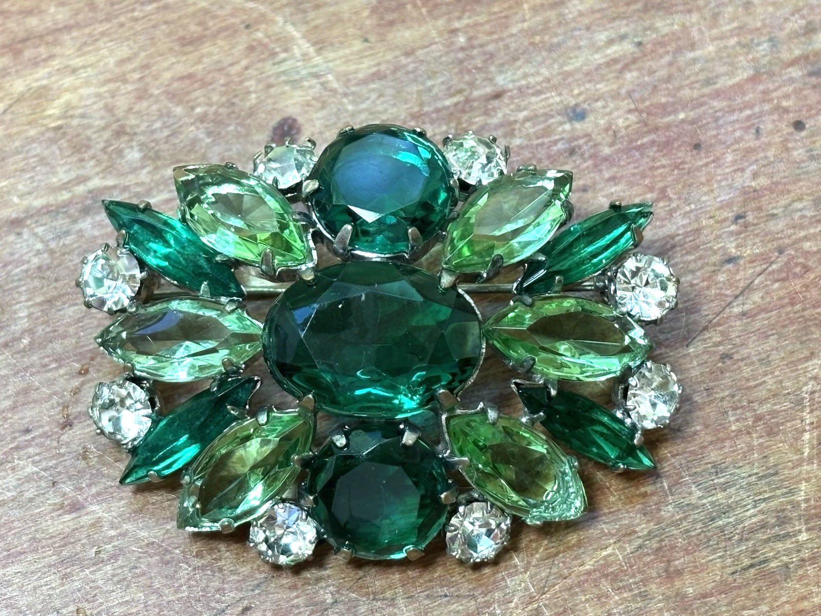 Vintage Silver Tone Green Rhinestone brooch 2″ ac