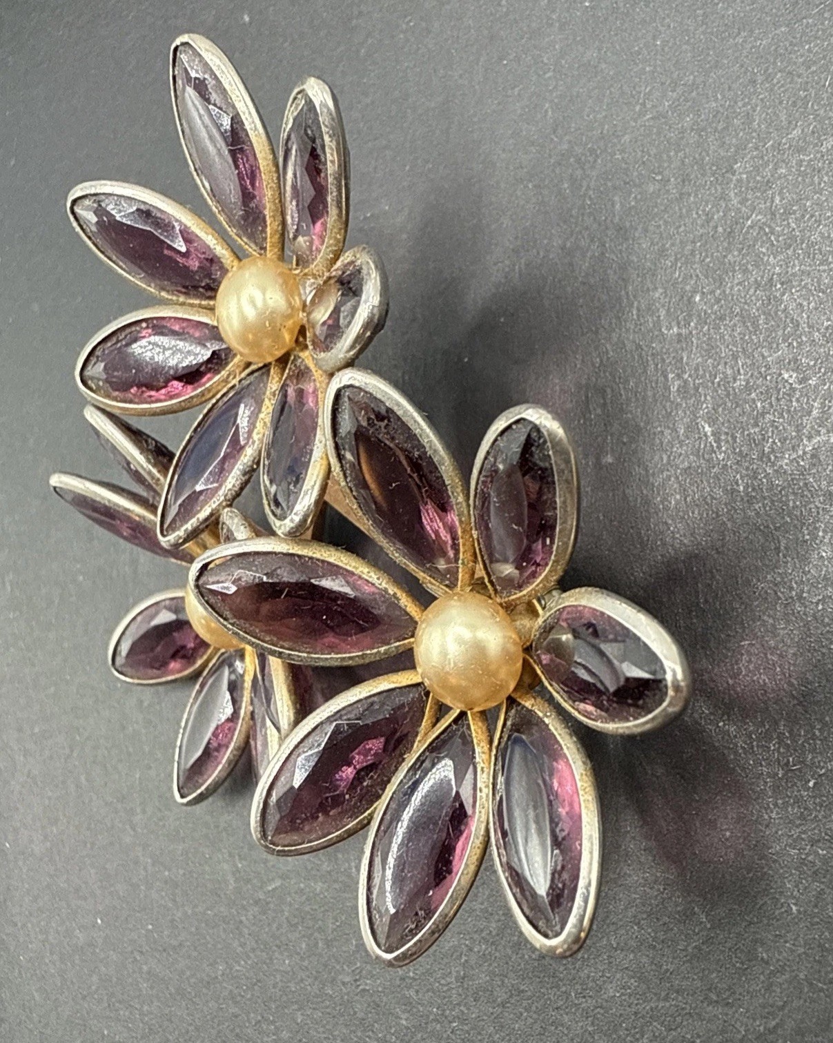 READ Vintage Purple Glass Flower Brooch Pin J150