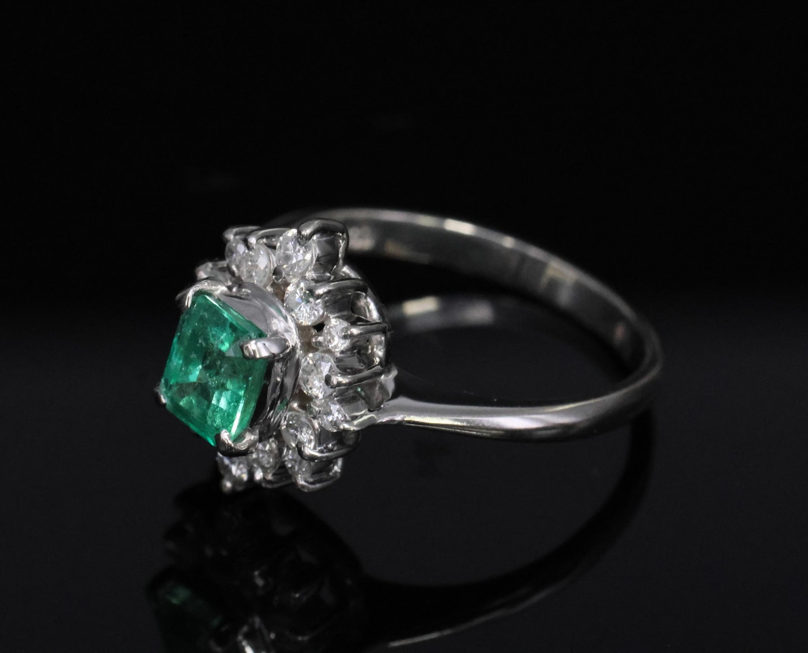 Fine Vintage 0.60ct Colombian Emerald 0.26ct Diamond Platinum Ring Size 4.75