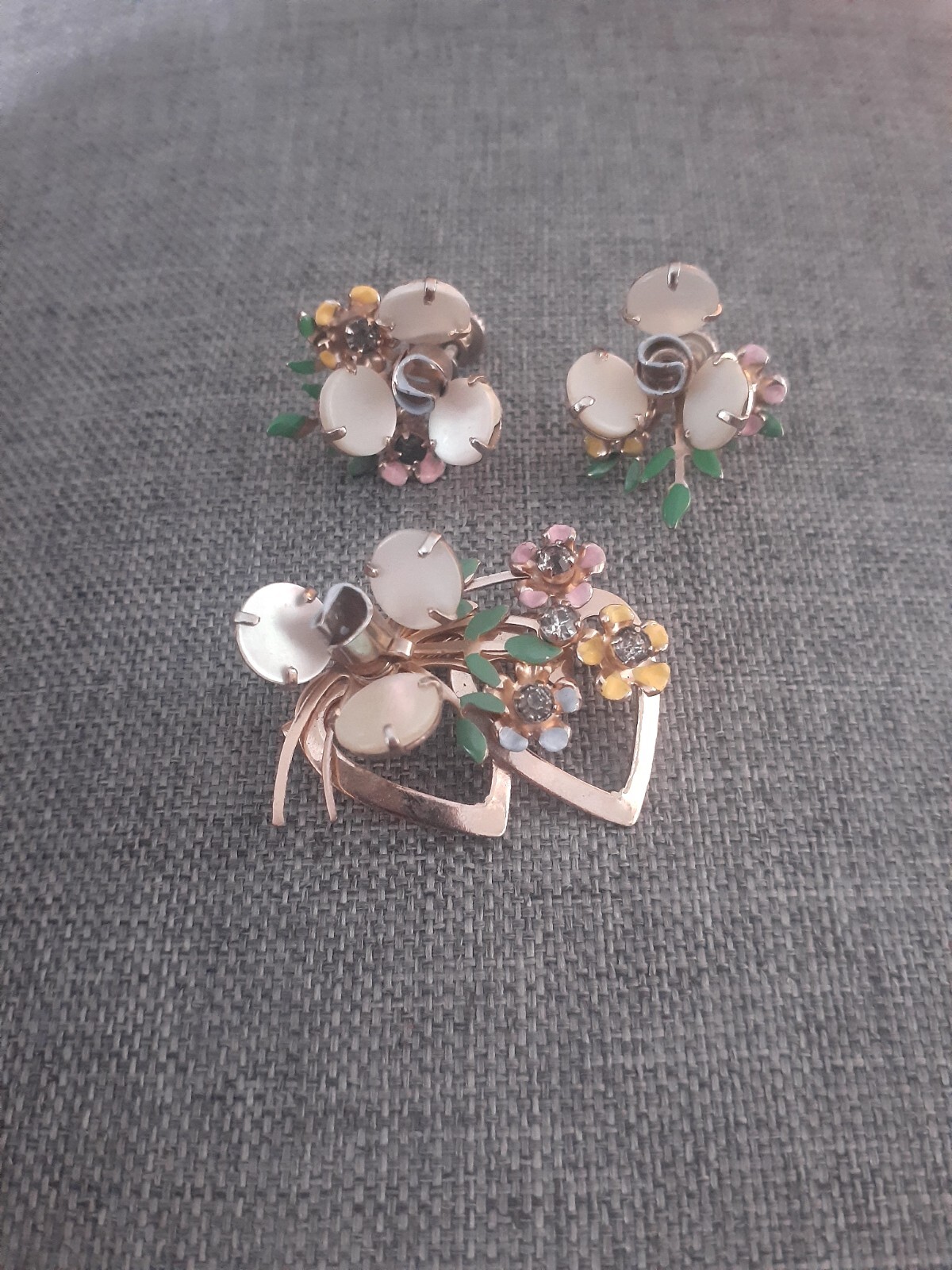 Vintage MOP & Enamel Flower/heart Brooch/pin & Matching Screw back Earrings