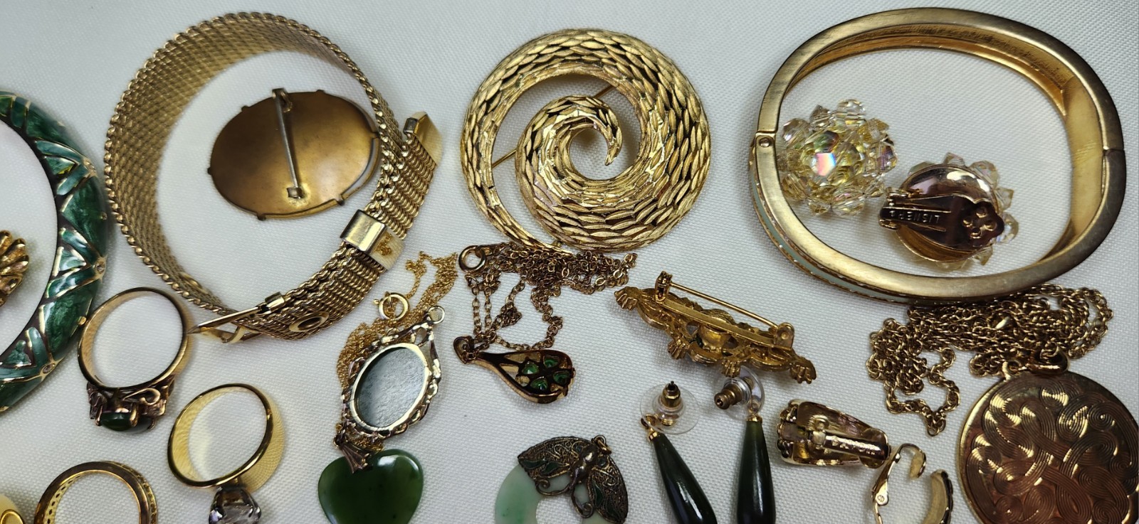 Collection Vintage & Modern Jewelry Green Goldtone Jade