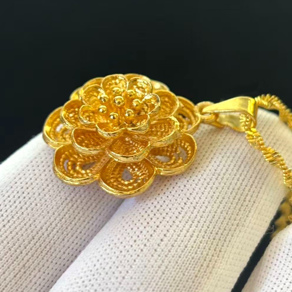 VTG Flower Hollowed-out Gold-plated (NOT SURE) Pendant Necklace, marked ‘999’