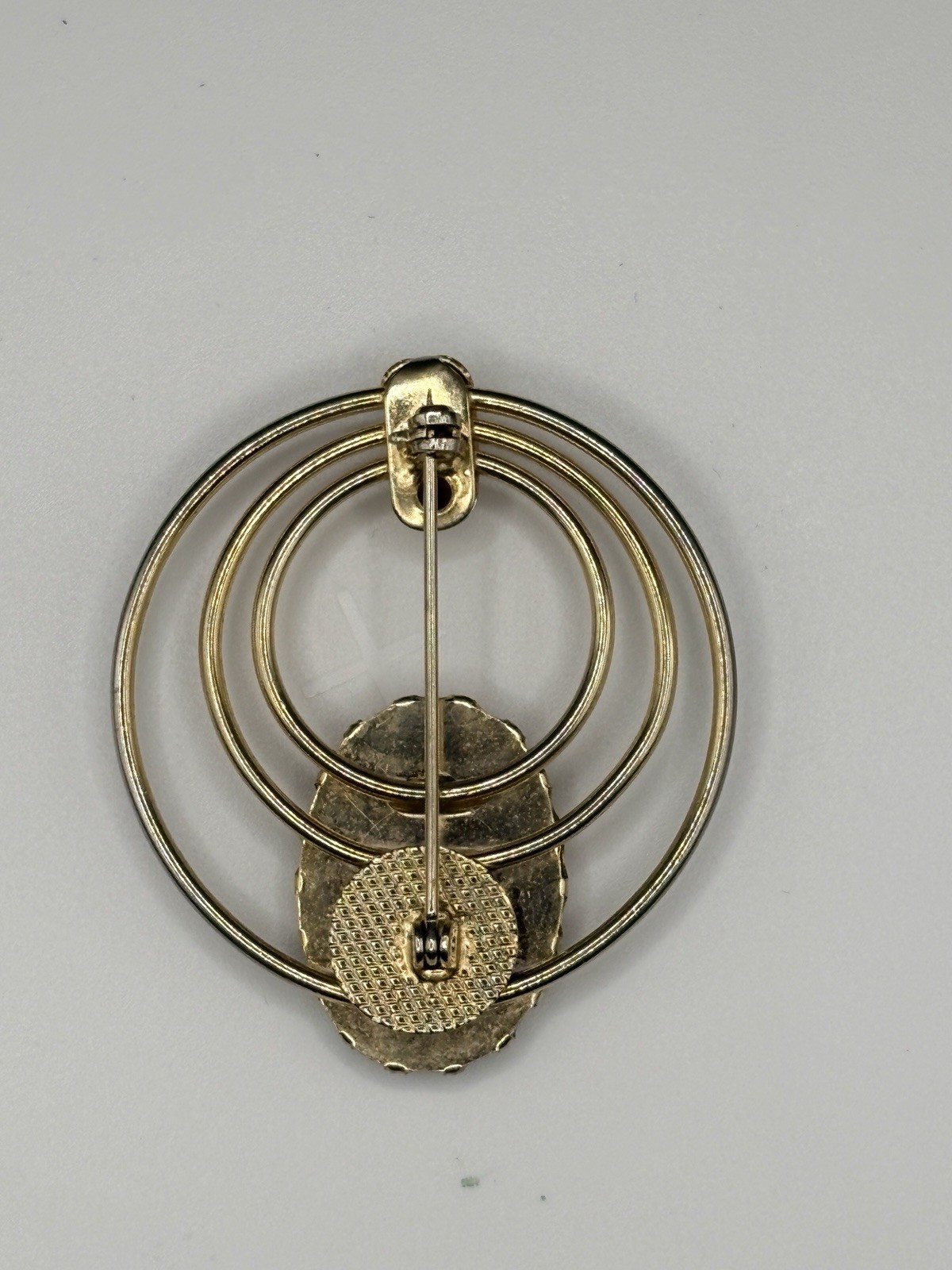 VTG 1960s Modernist Concent Circle Brooch Gold Tone Carnelian Agate Cabochon 2″
