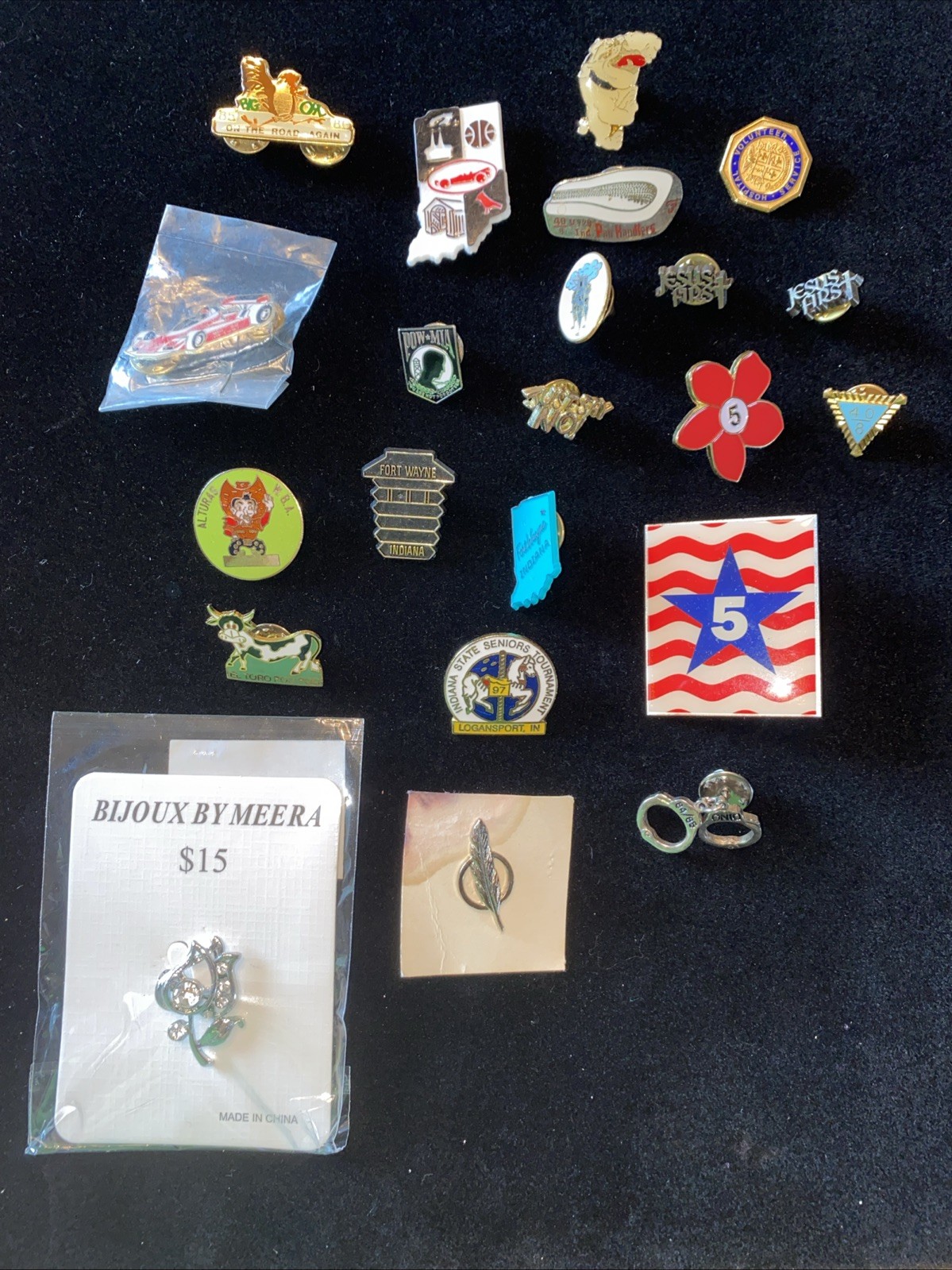 Lot Of 22 Vintage Random Lapel Pins Brooch Indiana Pow*Mia Horse Cow Flower