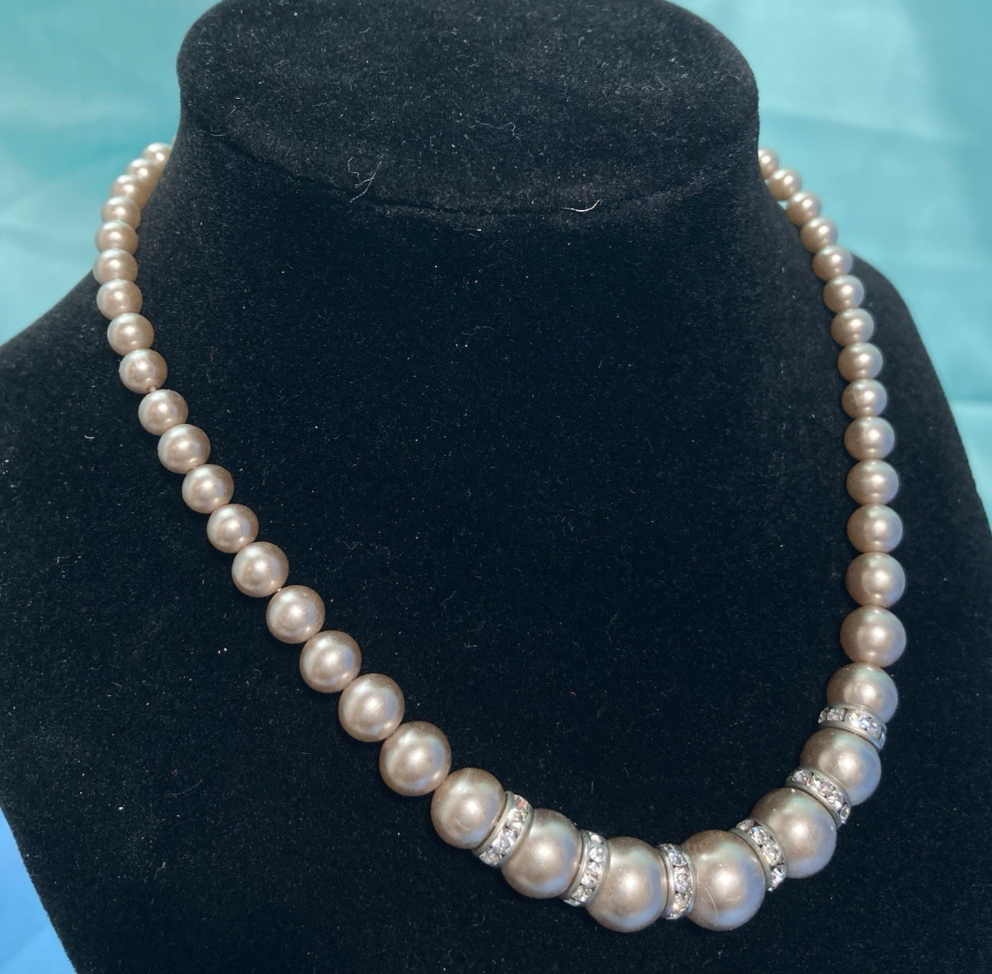 Vintage Faux Silver Tone Pearl and Rhinestone 14″ Necklace, Fish hook clasp, 31g