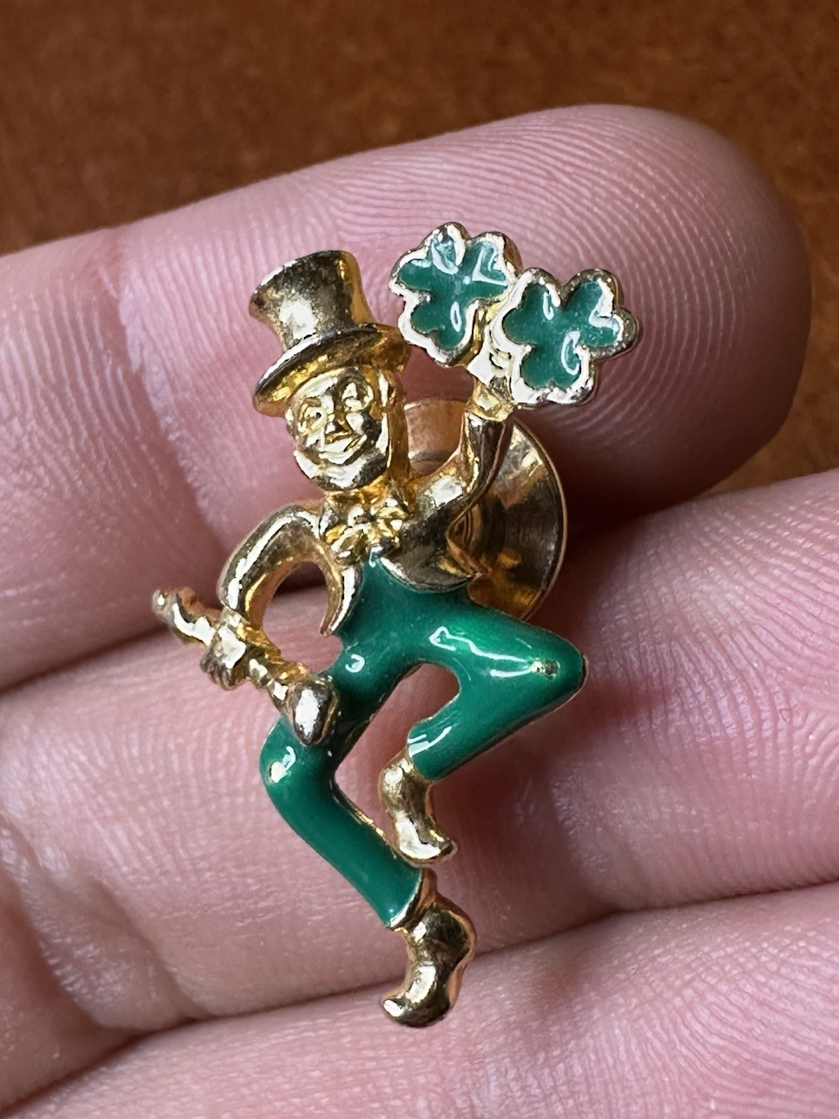 Vtg Avon St Patrick’s Day Pin Gold & Green Color Leprechaun With Shamrock #3A