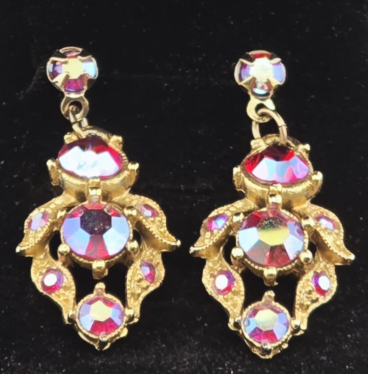 VTG IRIDESCENT PINKS PURPLES CRYSTALS VICTORIAN PIERCED DANGLY EARRINGS☆1.5″☆EC