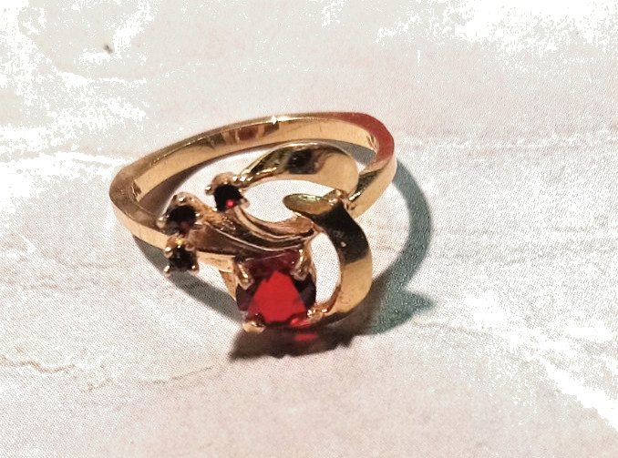 14K Yellow Gold Swirl Ribbon Bow Ring size 6.5 with Red stones 3.4 G Retro style