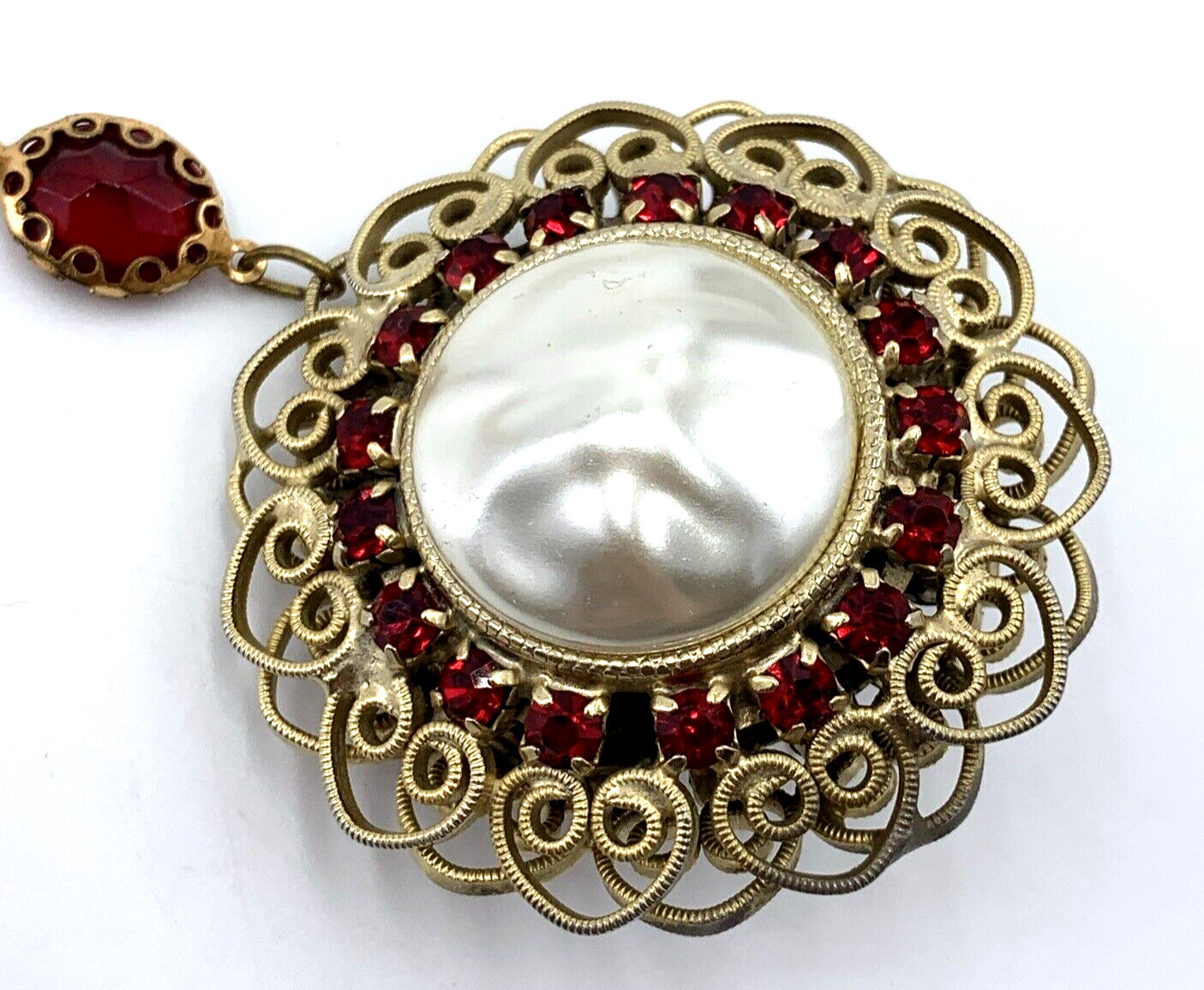 Statement Necklace Medallion Faux Baroque Pearl Red Glass Gold Tone 26″ Vtg