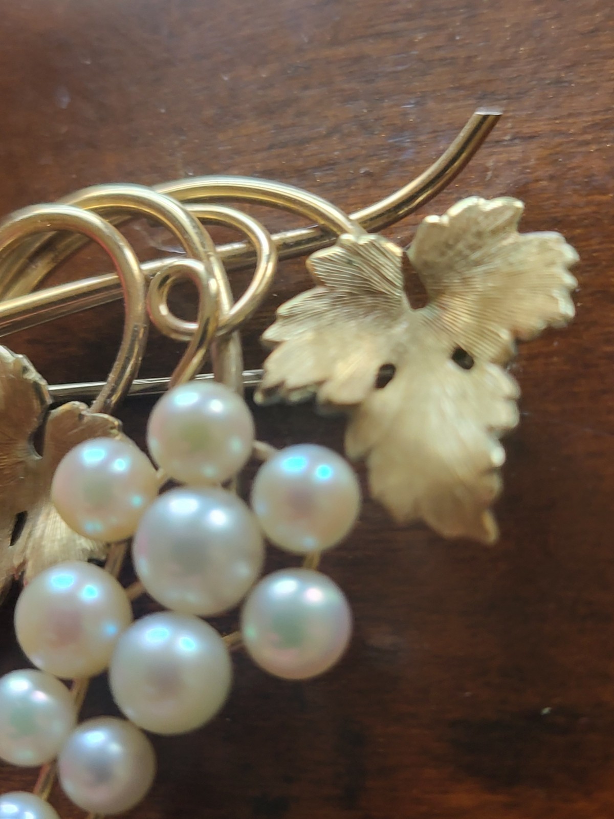 LOVELY KREMENTZ YELLOW GOLD FILLED CULTURED PEARL GRAPE CLUSTER BROOCH PIN