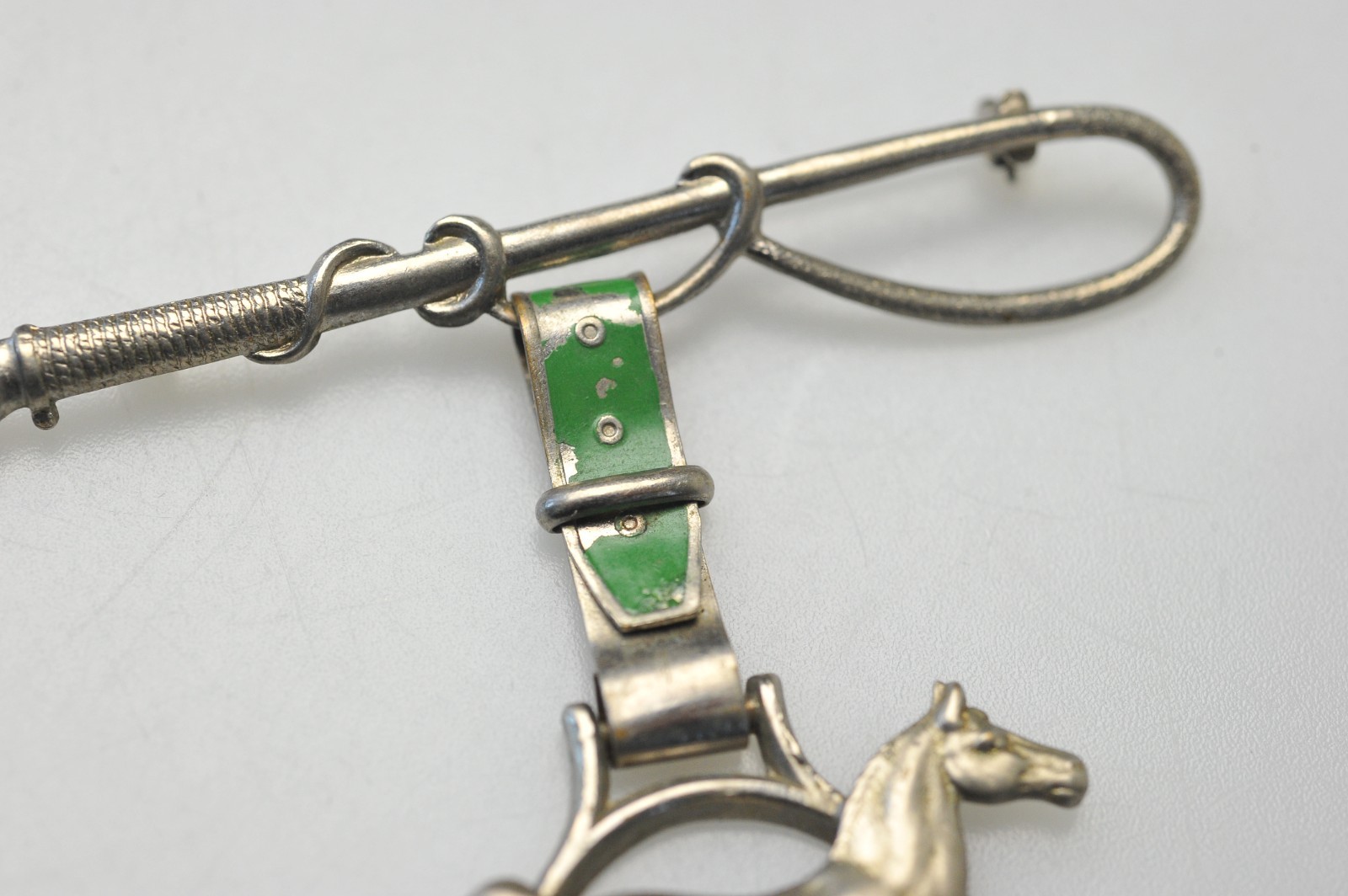 Vtg Equestrian Horse Stirrup Bar Pin Brooch Hunt Riding Stock Pin dangle BB3