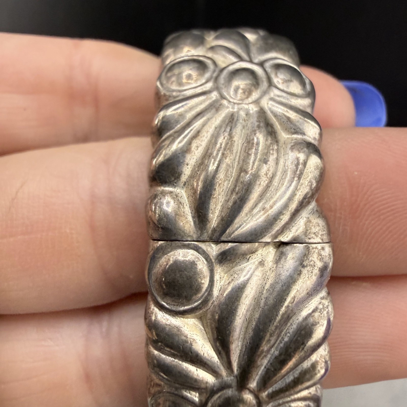 Vintage Bangle Bracelet Silver Tone Hinged Puffy Repousse 7”