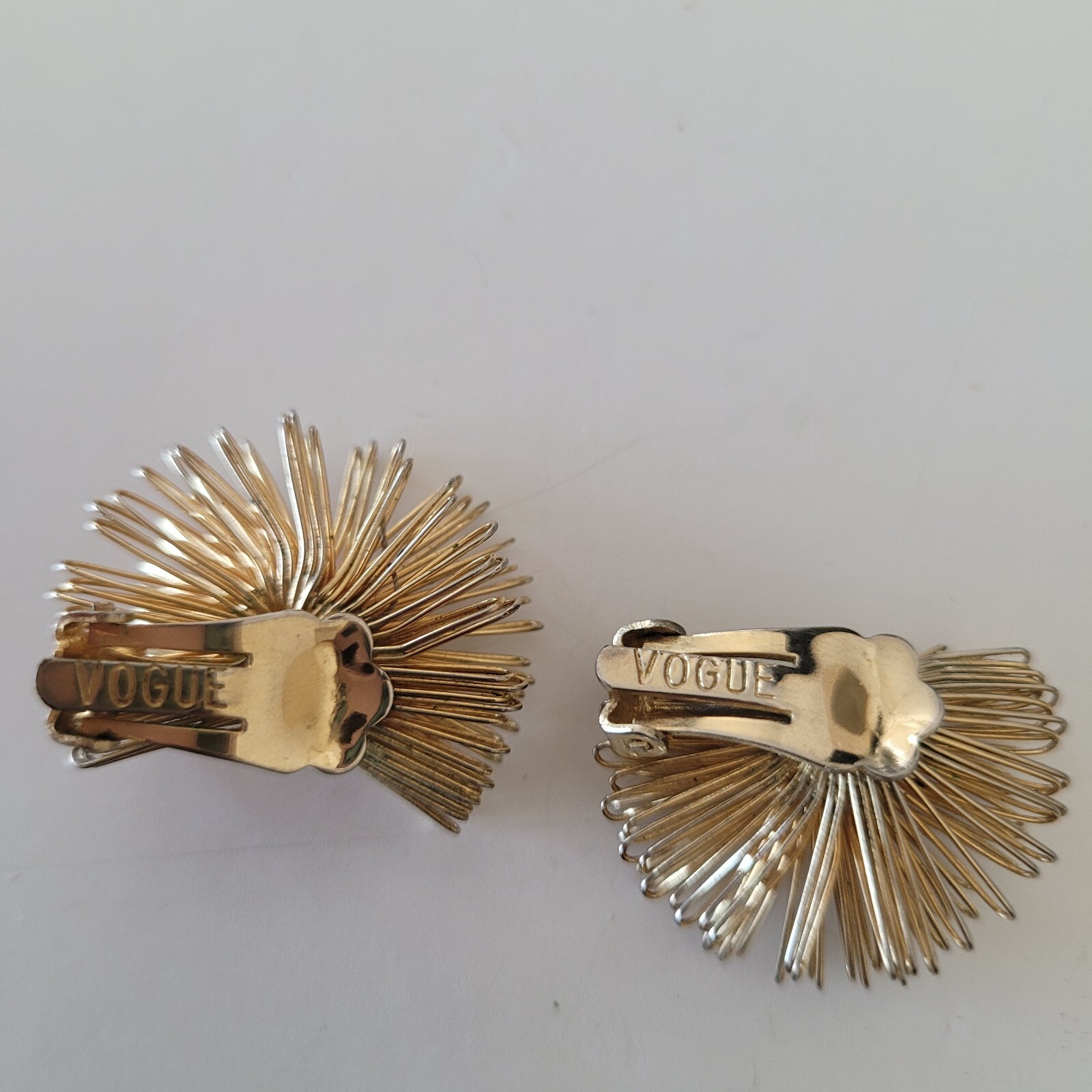 Vintage Fashion Vogue Gold-Tone Art Deco Wire Stone Clip-On Earrings