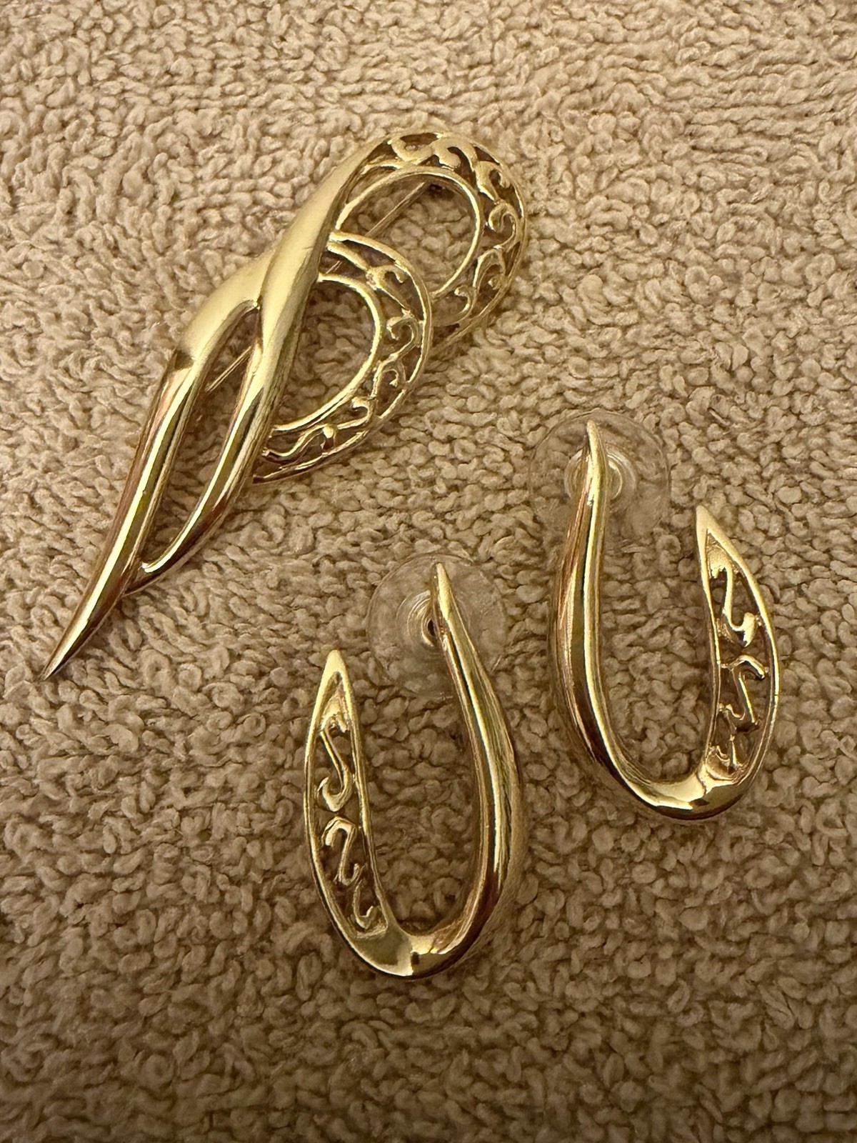 Vintage Trifari Filigree Brooch Pin + Stud Earrings (3pc Matching Set, Signed)