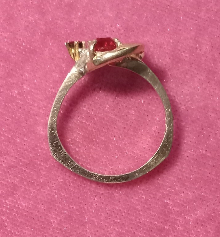14K Yellow Gold Swirl Ribbon Bow Ring size 6.5 with Red stones 3.4 G Retro style