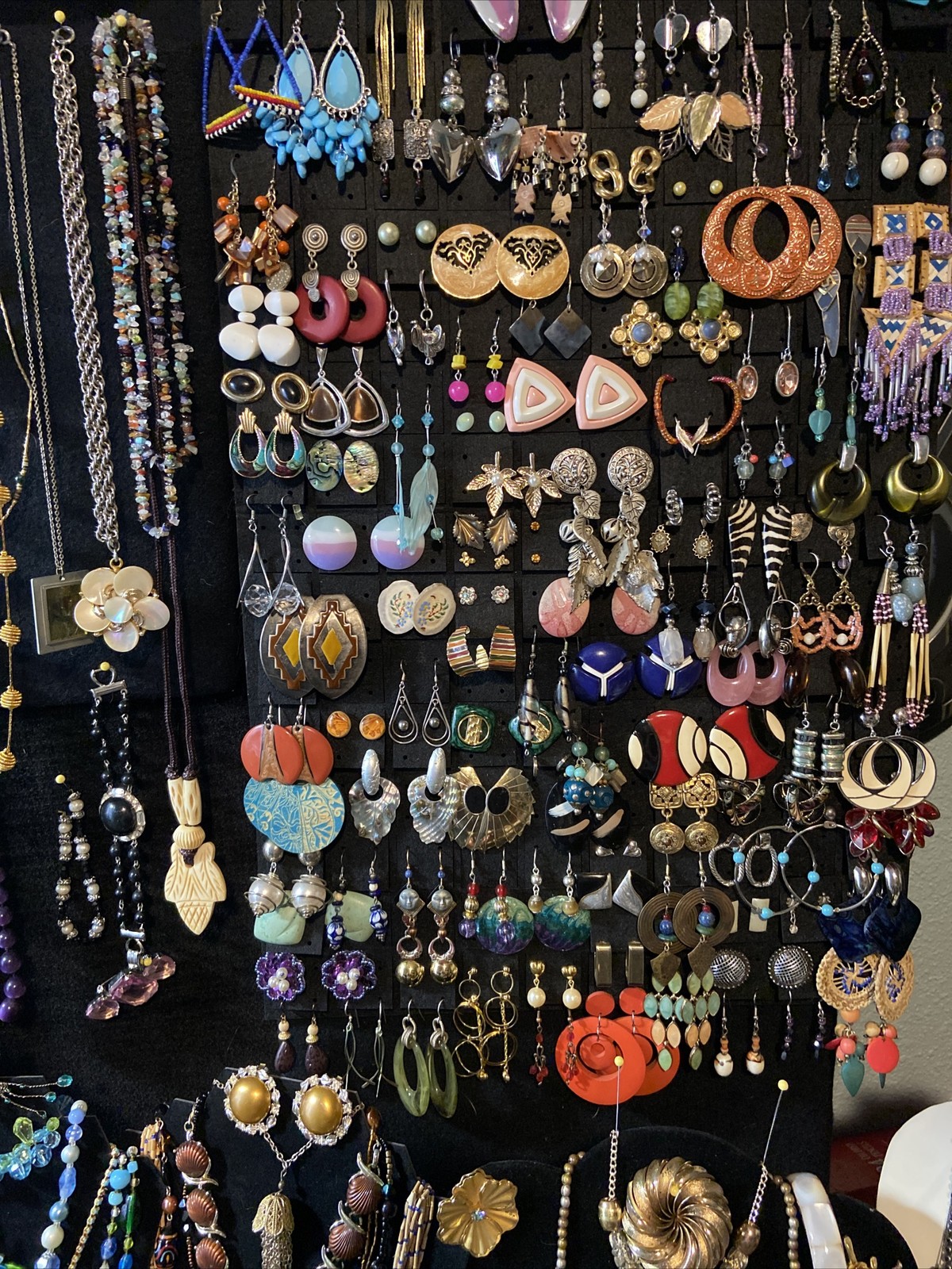 Fabulous 443 Piece Lot Of Vintage + Modern Fashion Costume Jewelry Nice Pieces