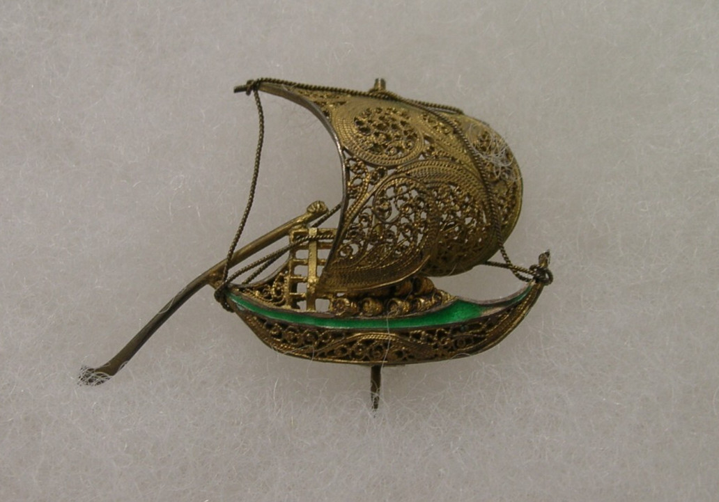 Vintage Cannetille Wire Asian Gold Toned Ship or Boat Brooch or Pin Enameled JL!