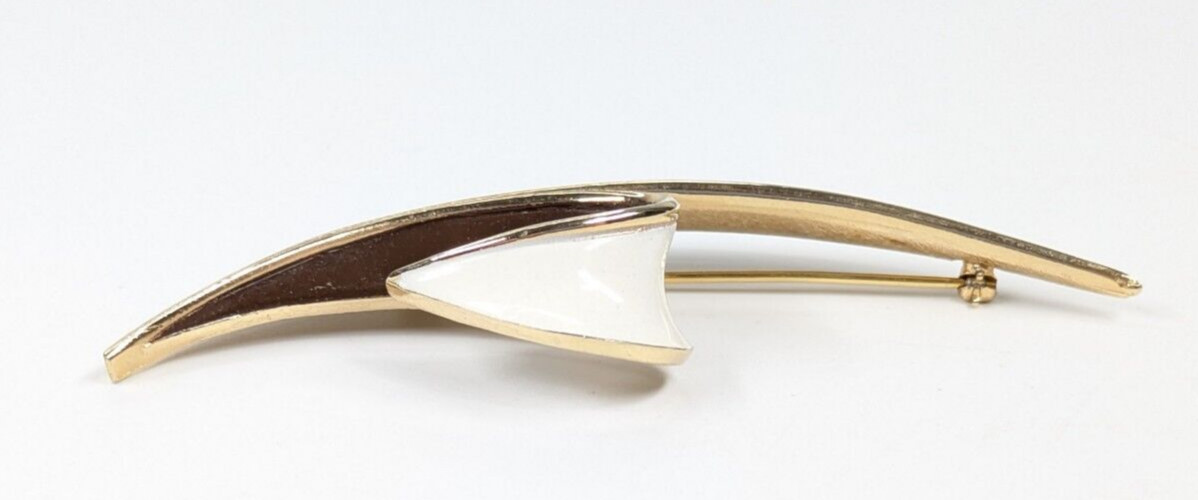 Vintage Crown Trifari Gold Tone White & Brown Enamel Twist Leaf Brooch Pin 3.5″