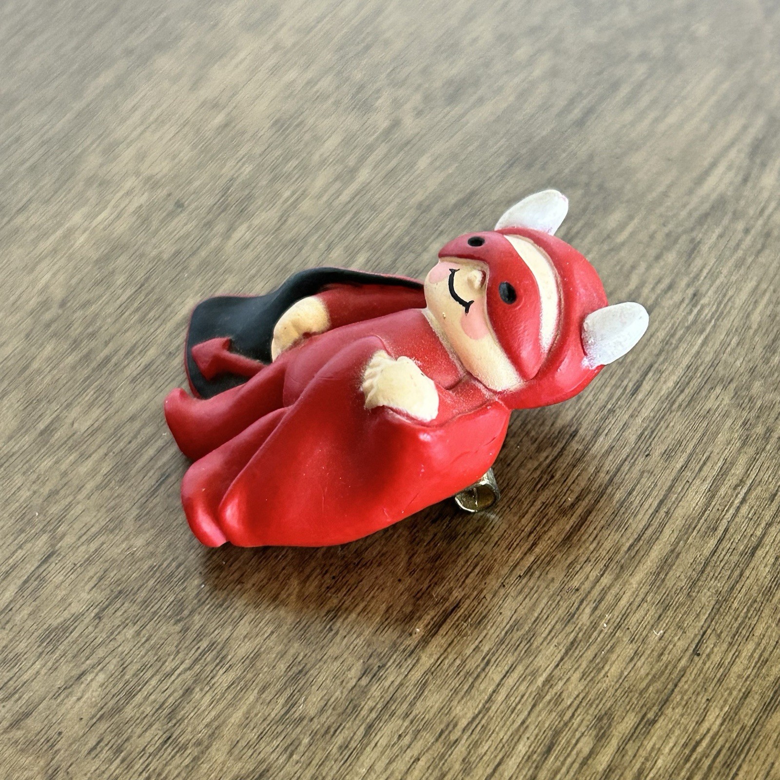 Vintage Fun World Carle Place NY Little Devil Brooch Pin 2″ WHITE HORNS