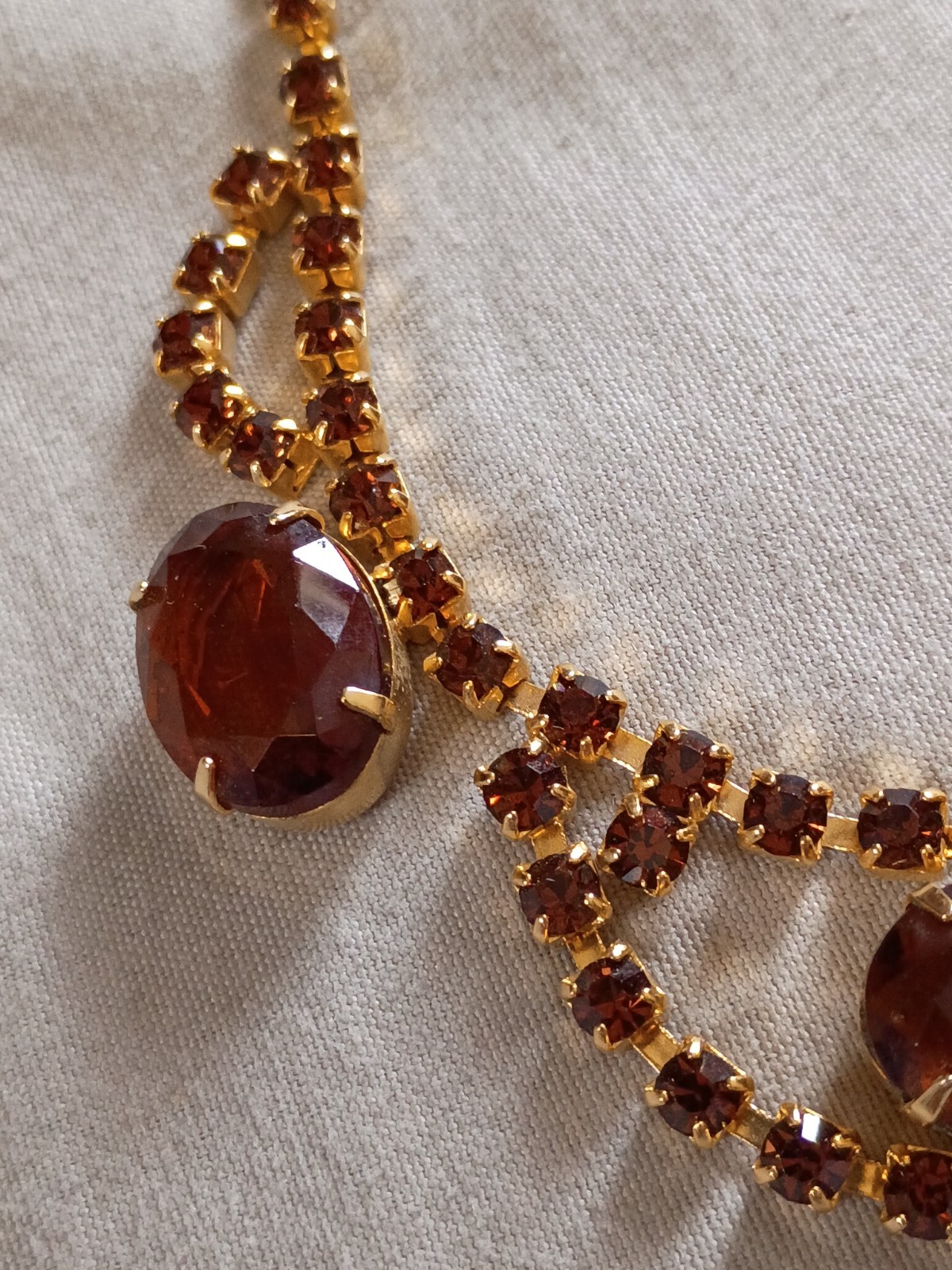 Vintage 14″ Root Beer Color Rhinestone Choker Necklace.