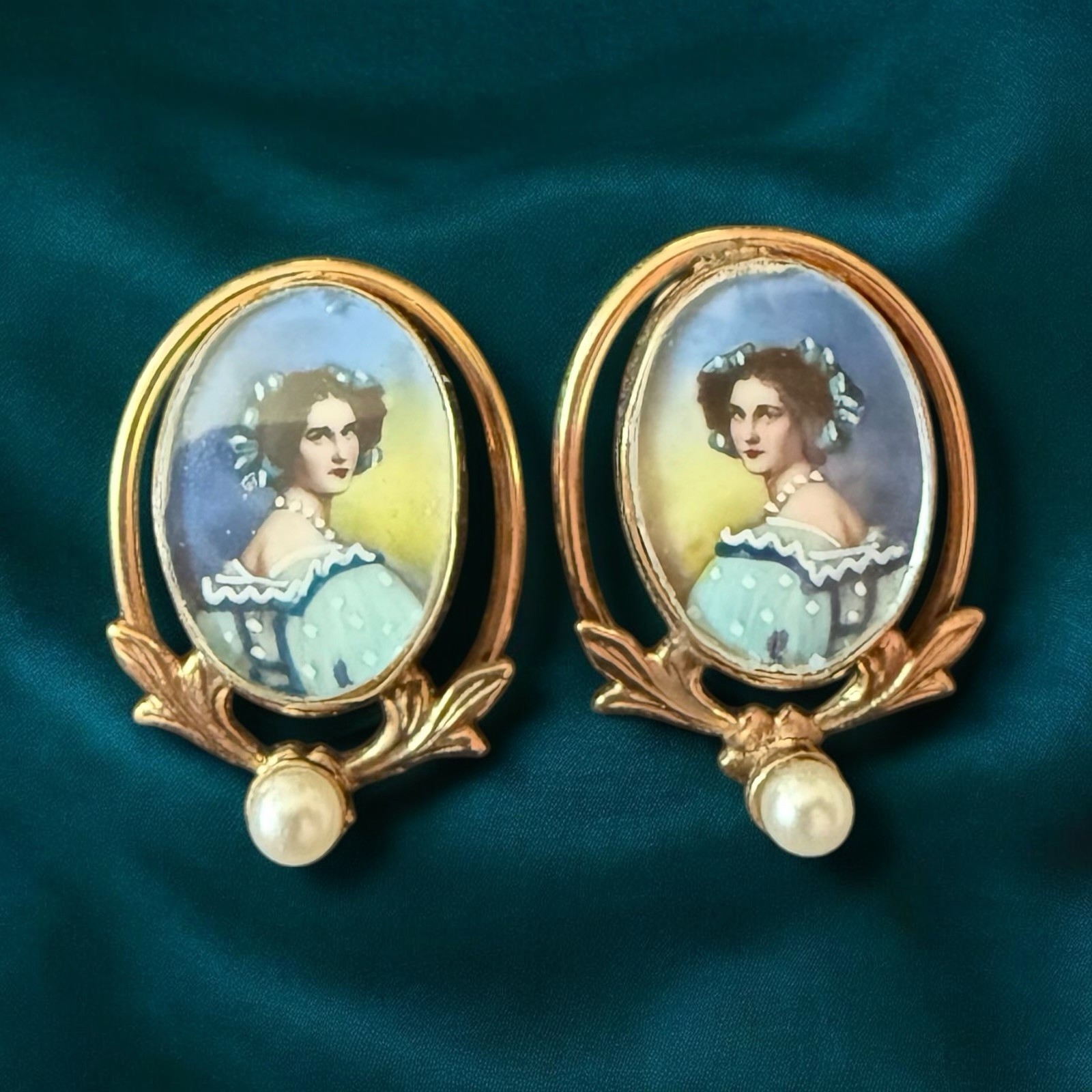 Signed Carl-Art Portrait Earrings 12K Gold Filled Vintage Screw Back