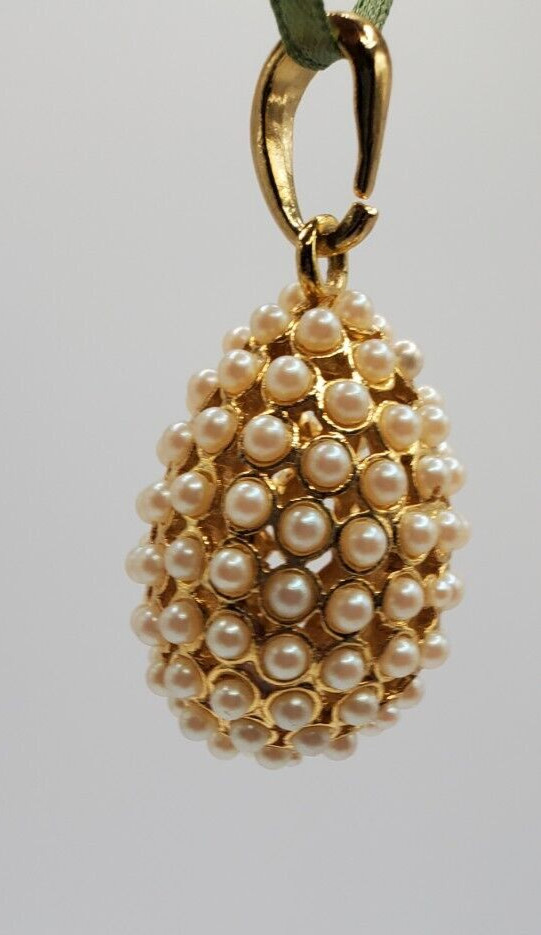 vtg Gold Tone Faux Pearls Egg Shaped 2.25″ (From Bail to Bottom) Pendant ne04