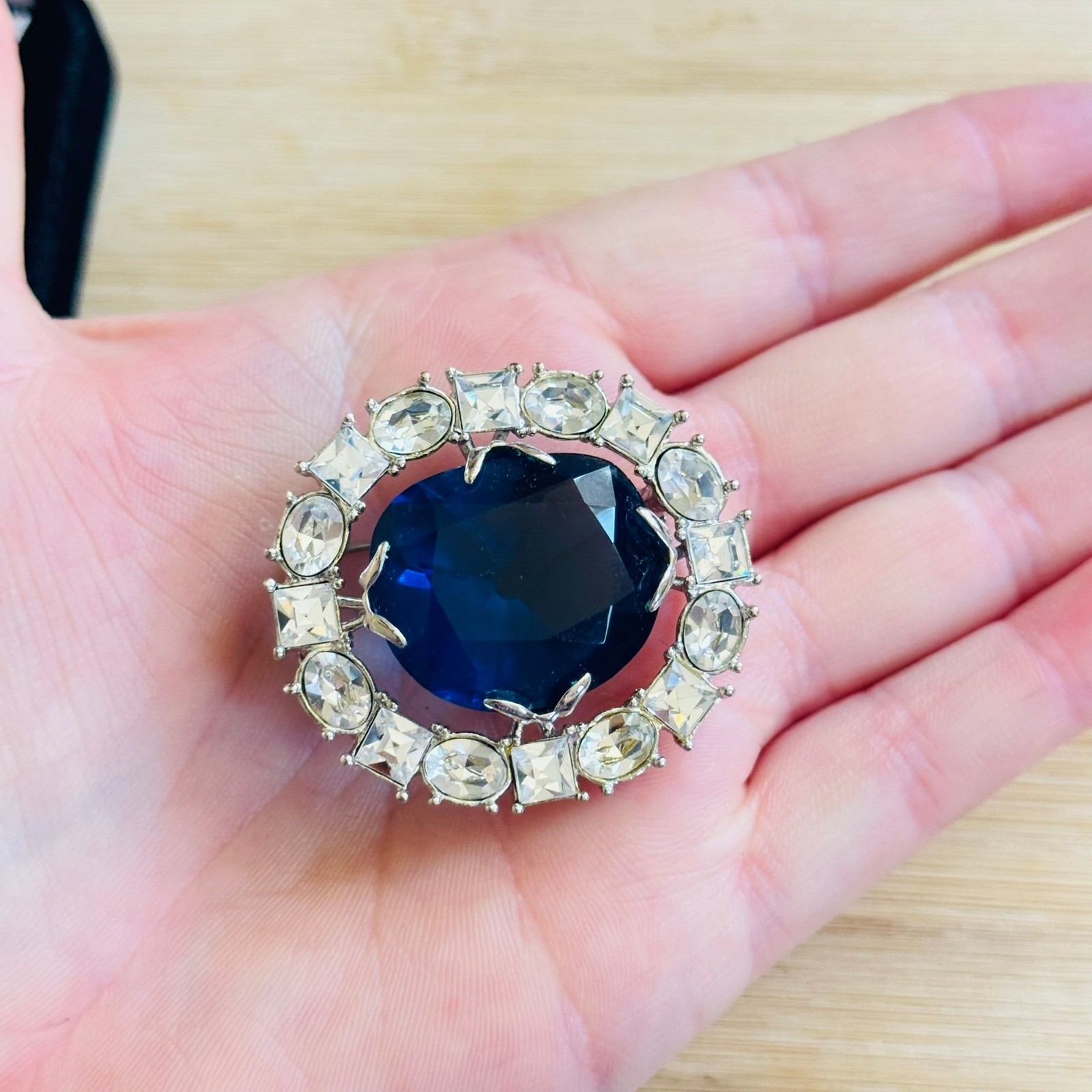 VTG Smithsonian Hope Diamond Replica Brooch Pin Pendant Glass Austrian Crystal