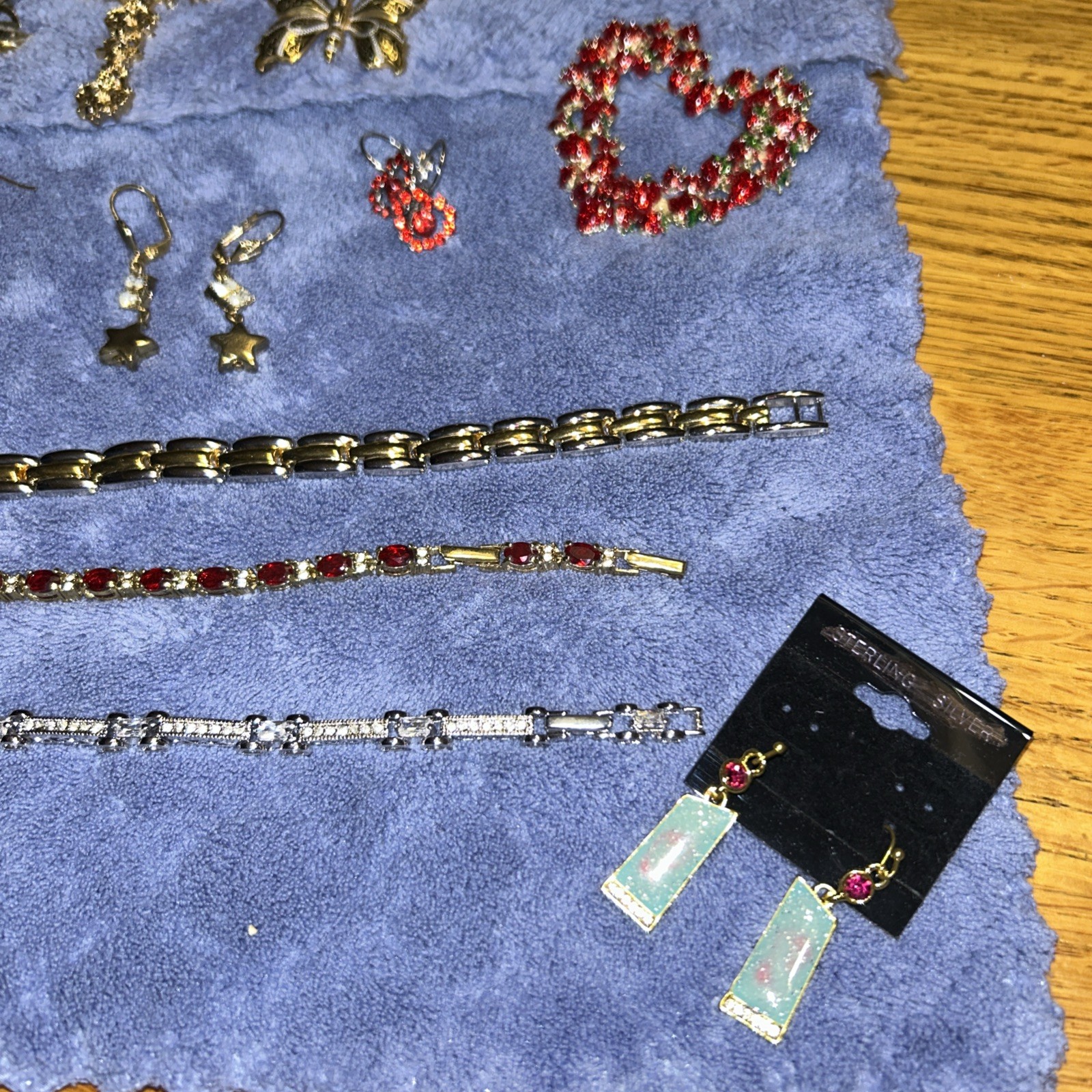 Lot 15 Pieces Modern to Vintage Fashion Jewelry in New Condition