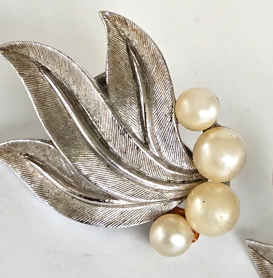 Vintage Trifari Faux Pearl Leaf Design Silver Tone Clip Earrings 1-1/8″