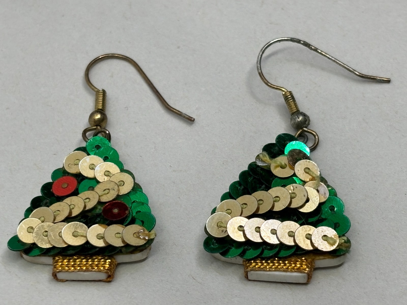 Lot Of 10 Christmas Jewelry Items Avon Earrings Unbranded Pendant Brooch Pins